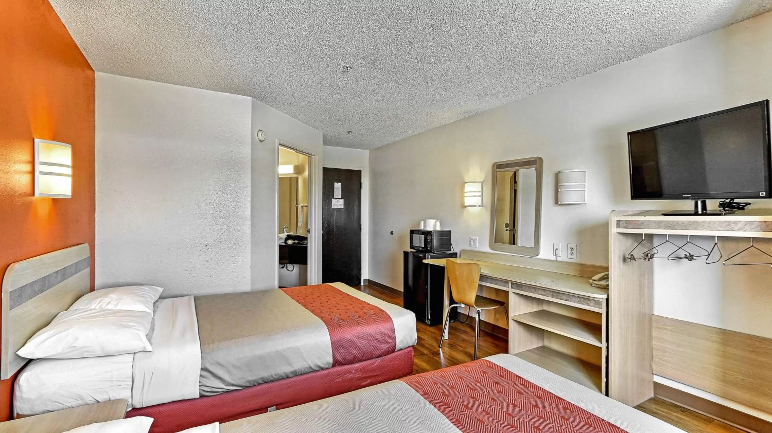 Photo of the whole room, Bed in Motel 6-Killeen, TX