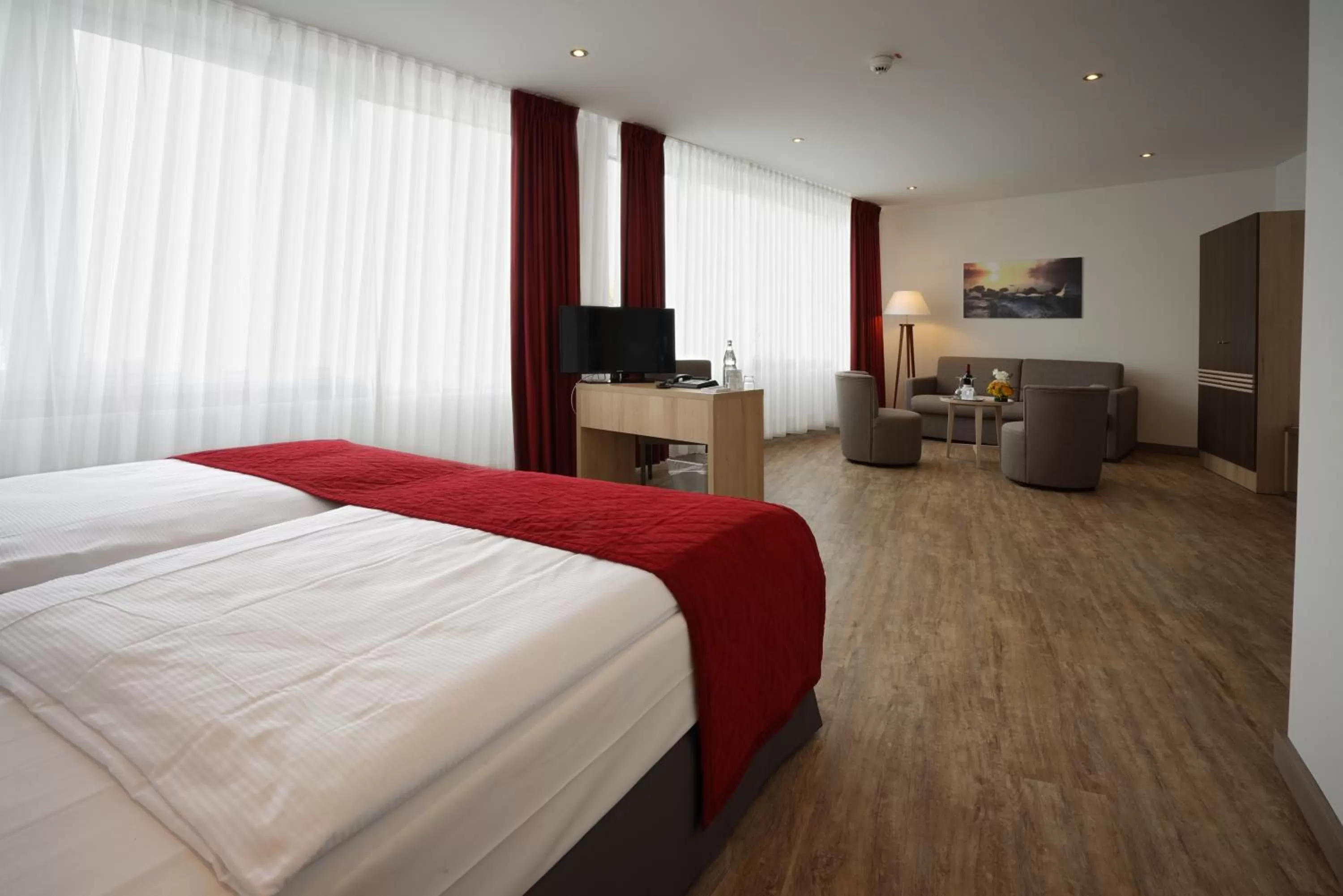 Photo of the whole room, Bed in Ruhr Inn Hotel