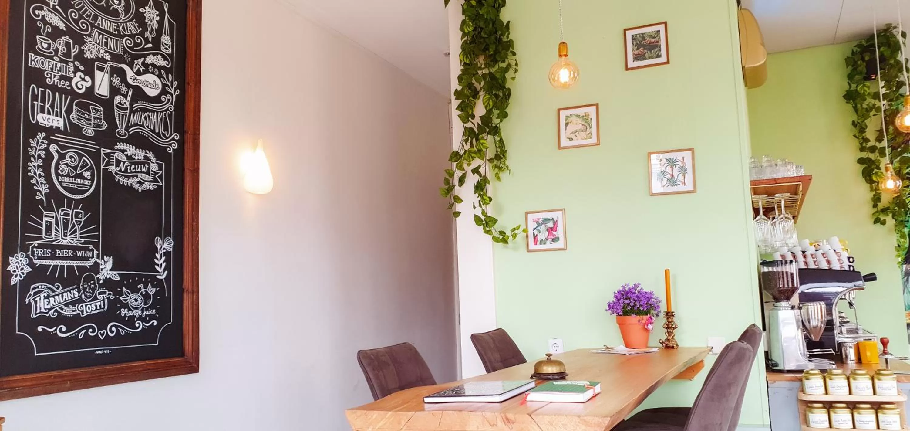 Lounge or bar in Hotel Anne-Klare