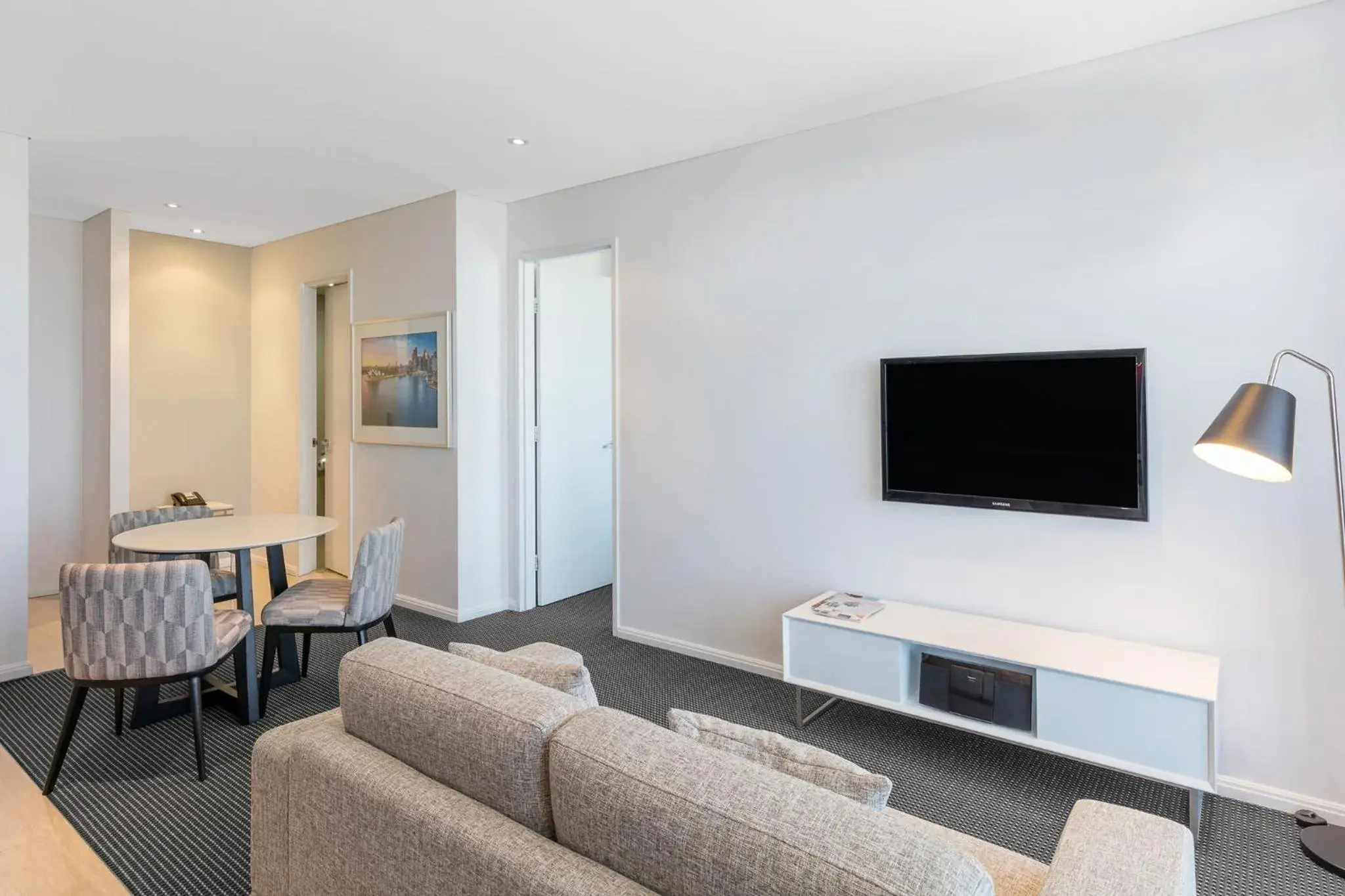 One-Bedroom Suite in Meriton Suites Campbell Street, Sydney One-Bedroom Suite in Meriton Suites Campbell Street, Sydney