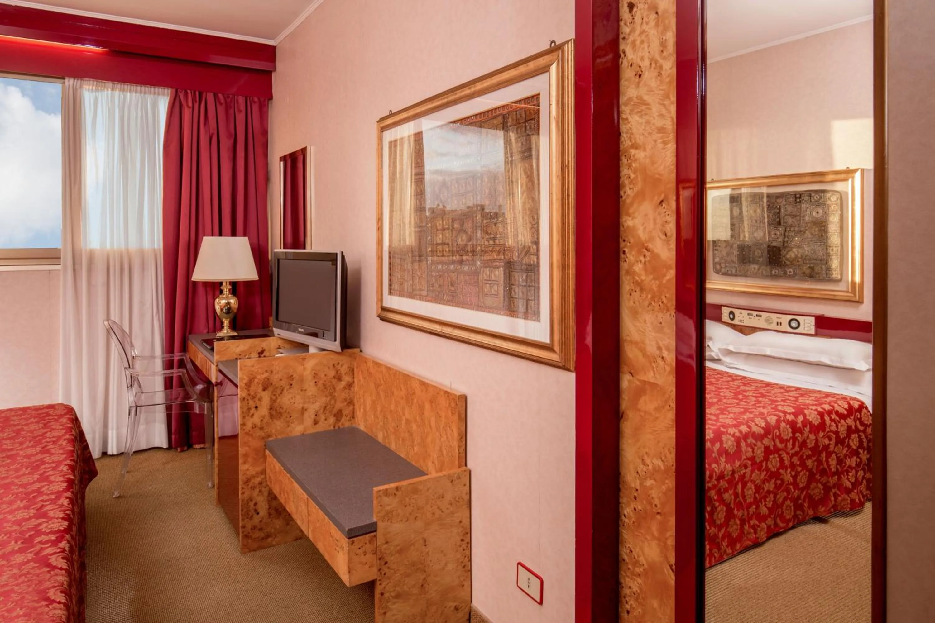 Decorative detail, Bed in Enea Hotel Pomezia