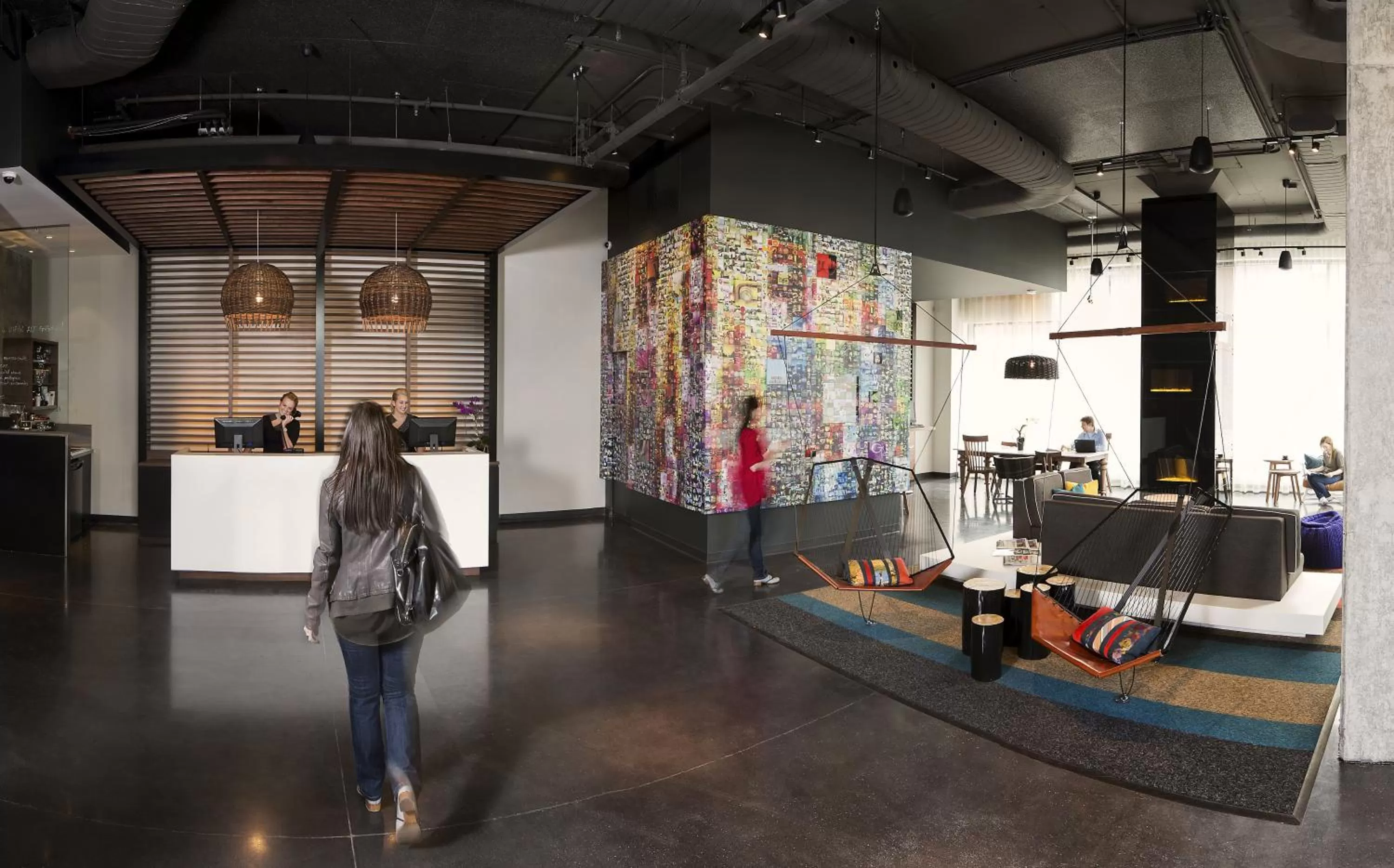 Lobby or reception in Hôtel Alt Montréal