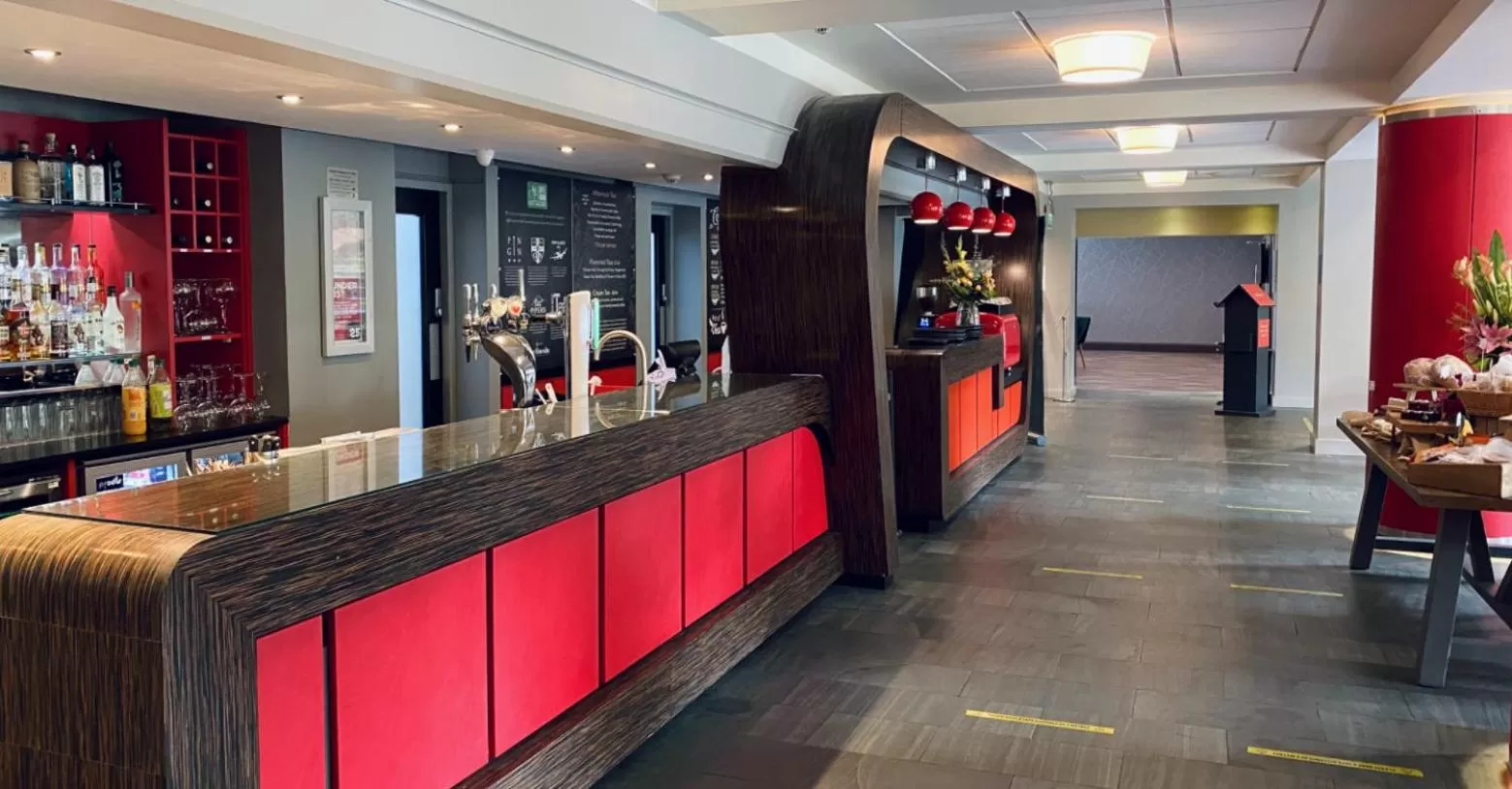 Lounge or bar in The Lincoln Hotel