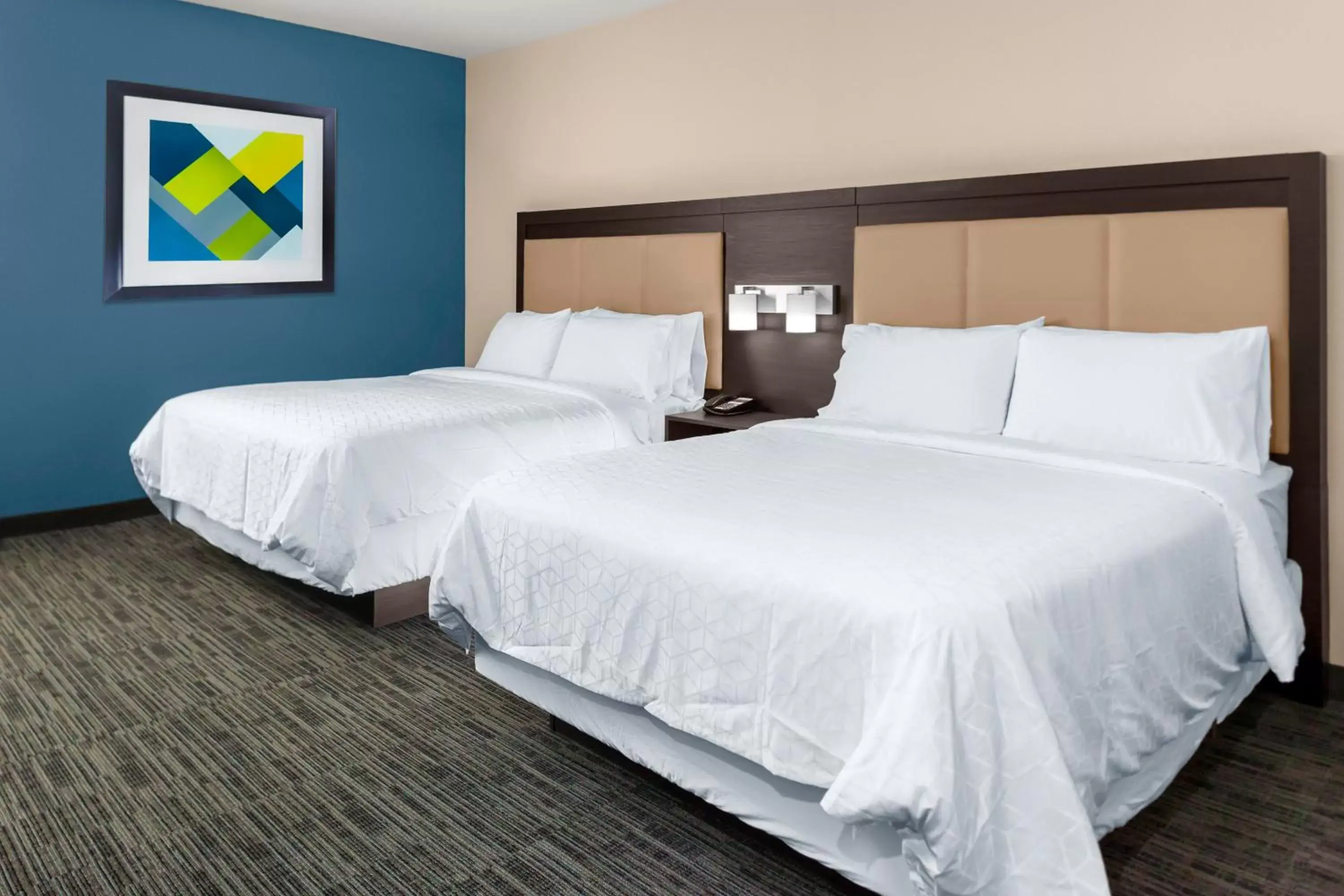 Queen Room with Two Queen Beds - Disability and Hearing Access/Non-Smoking in Holiday Inn Express - Kansas City Downtown, an IHG Hotel Queen Room with Two Queen Beds - Disability and Hearing Access/Non-Smoking in Holiday Inn Express - Kansas City Downtown, an IHG Hotel
