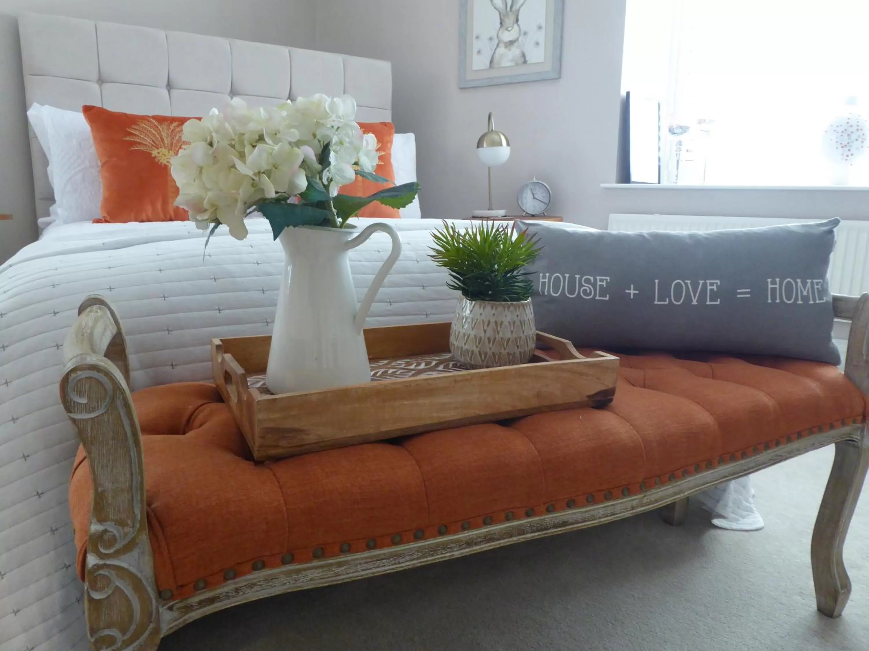 Bedroom, Seating Area in The Skreen