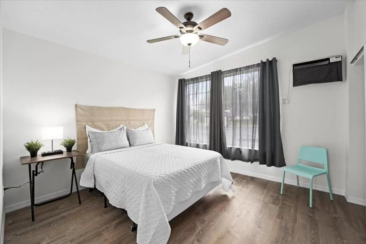 Bed in Travel Inn of Titusville