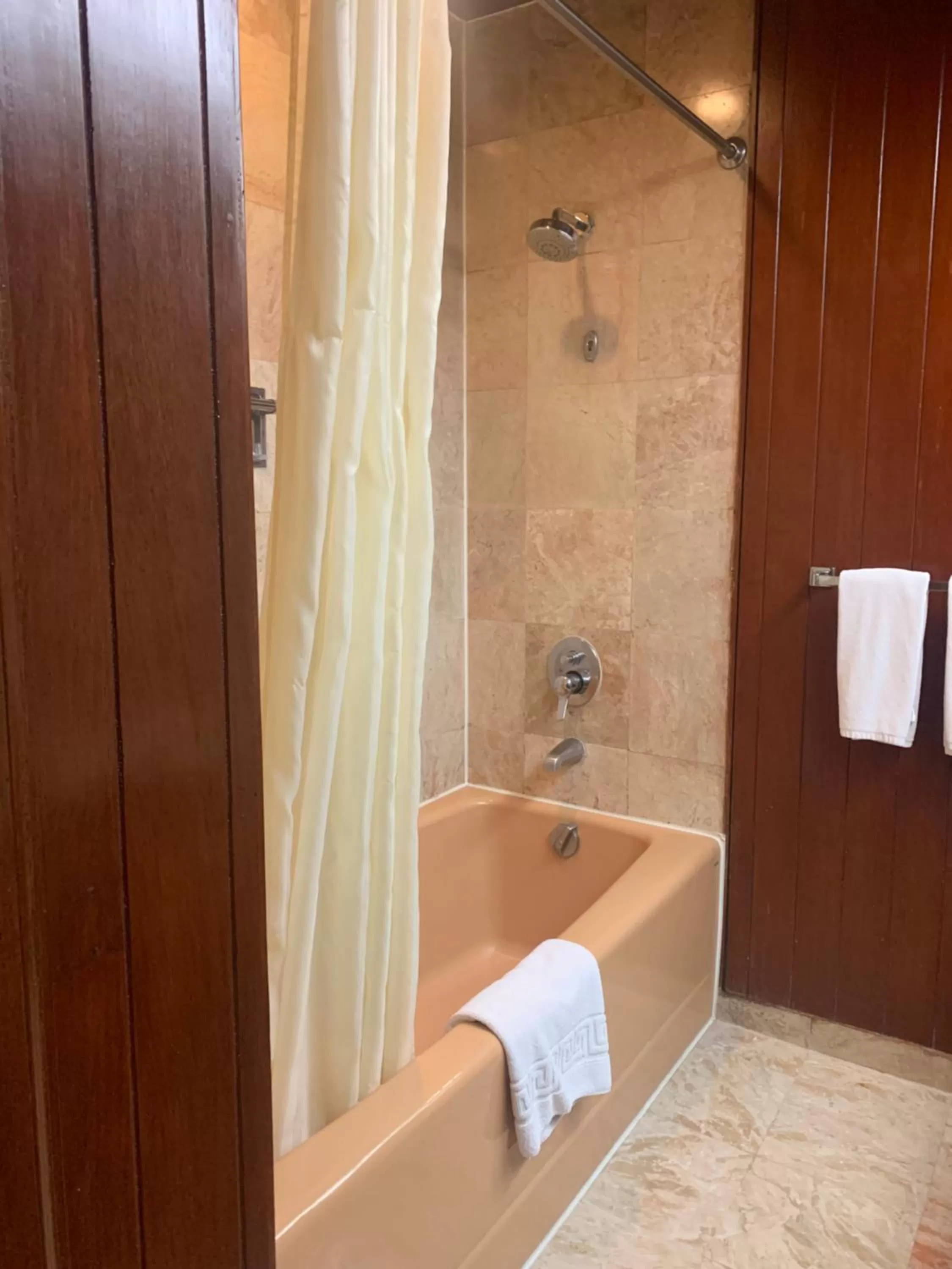 Shower in The Manila Hotel