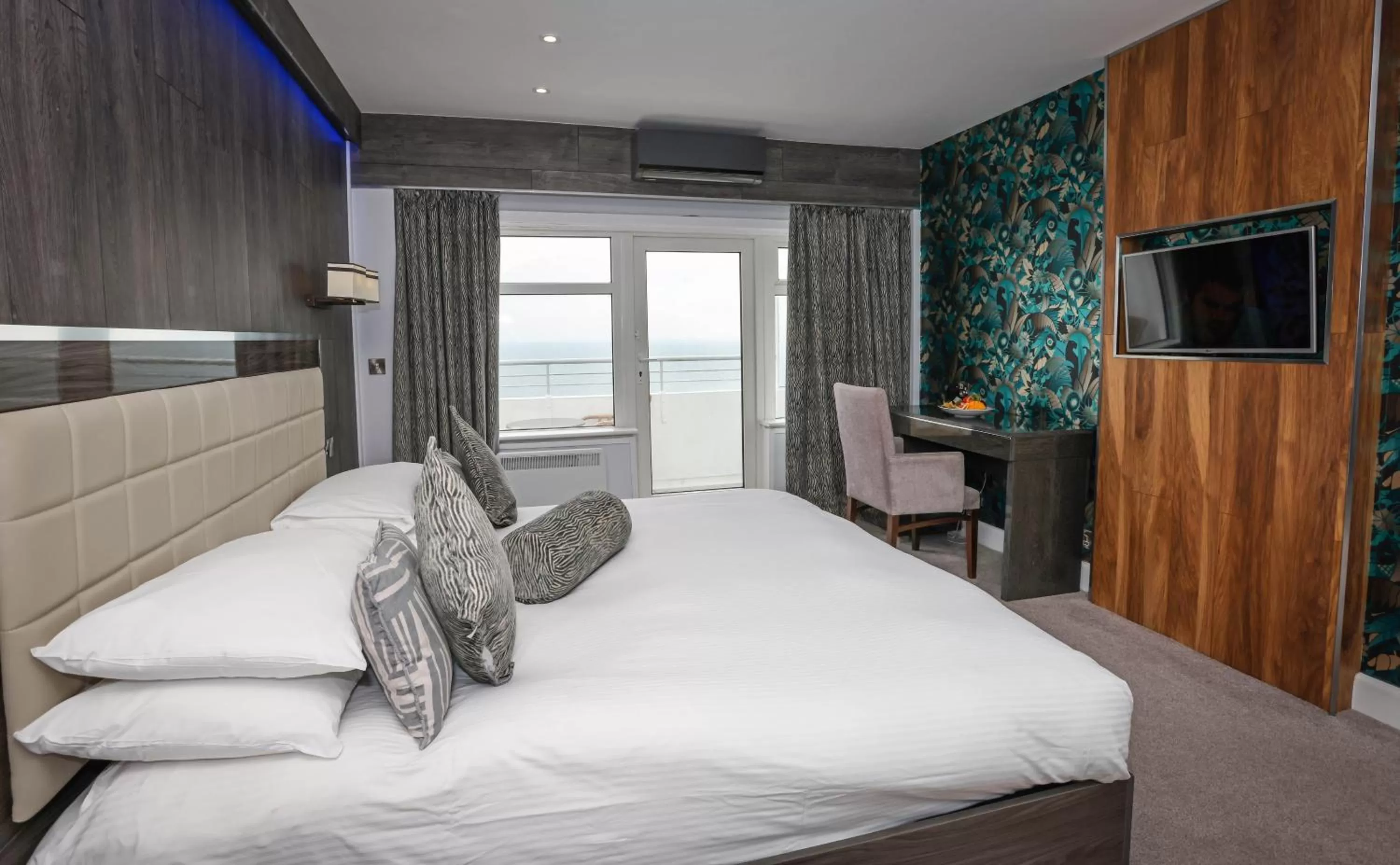 Bed in Cumberland Hotel - OCEANA COLLECTION