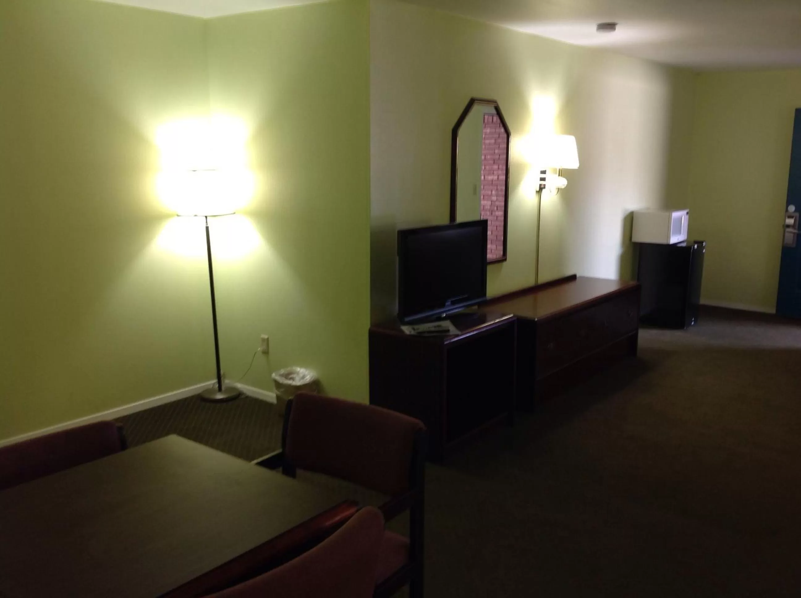 TV/Entertainment Center in Executive Inn Tulia