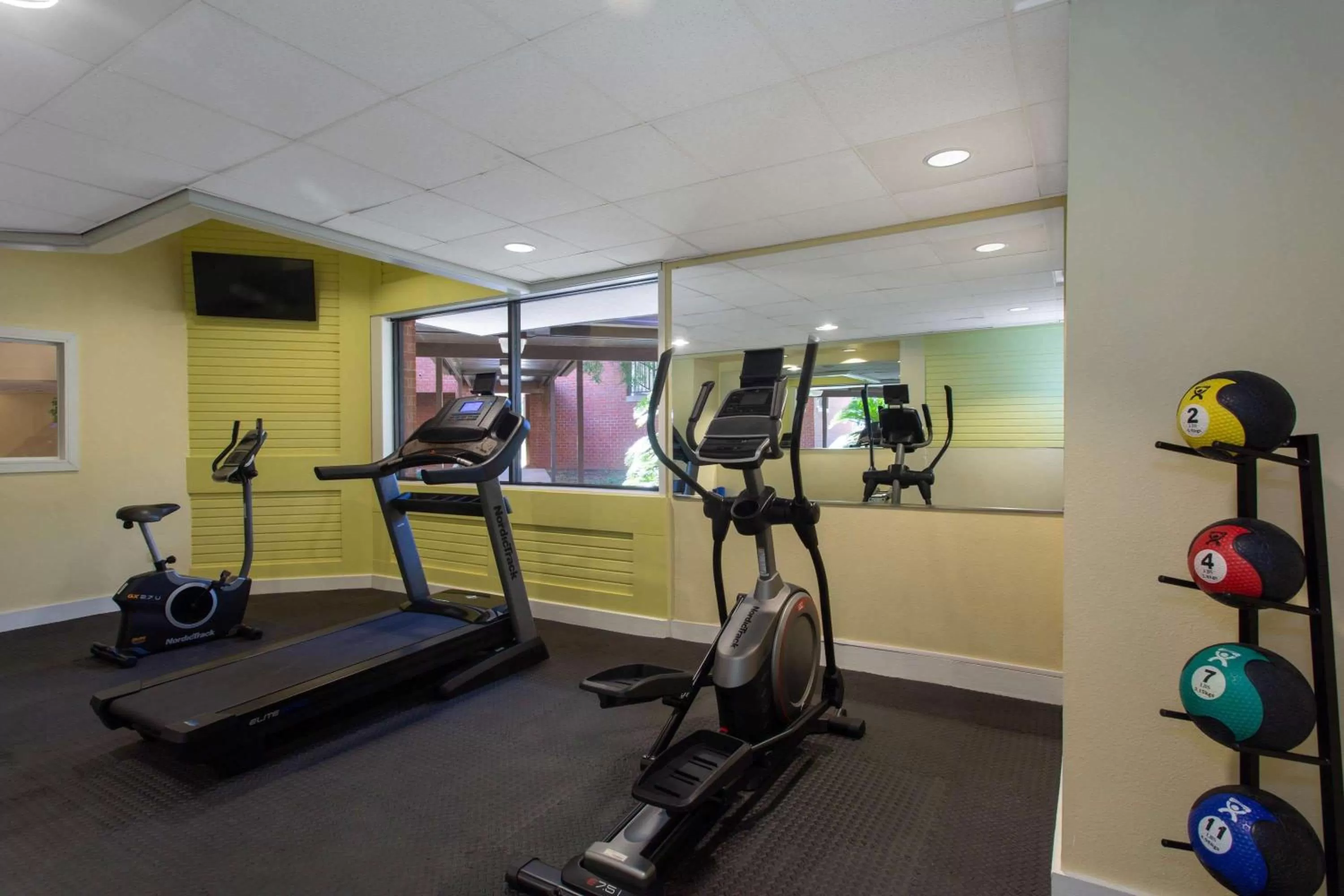 Fitness centre/facilities in Days Inn & Suites by Wyndham Tallahassee Conf Center I-10