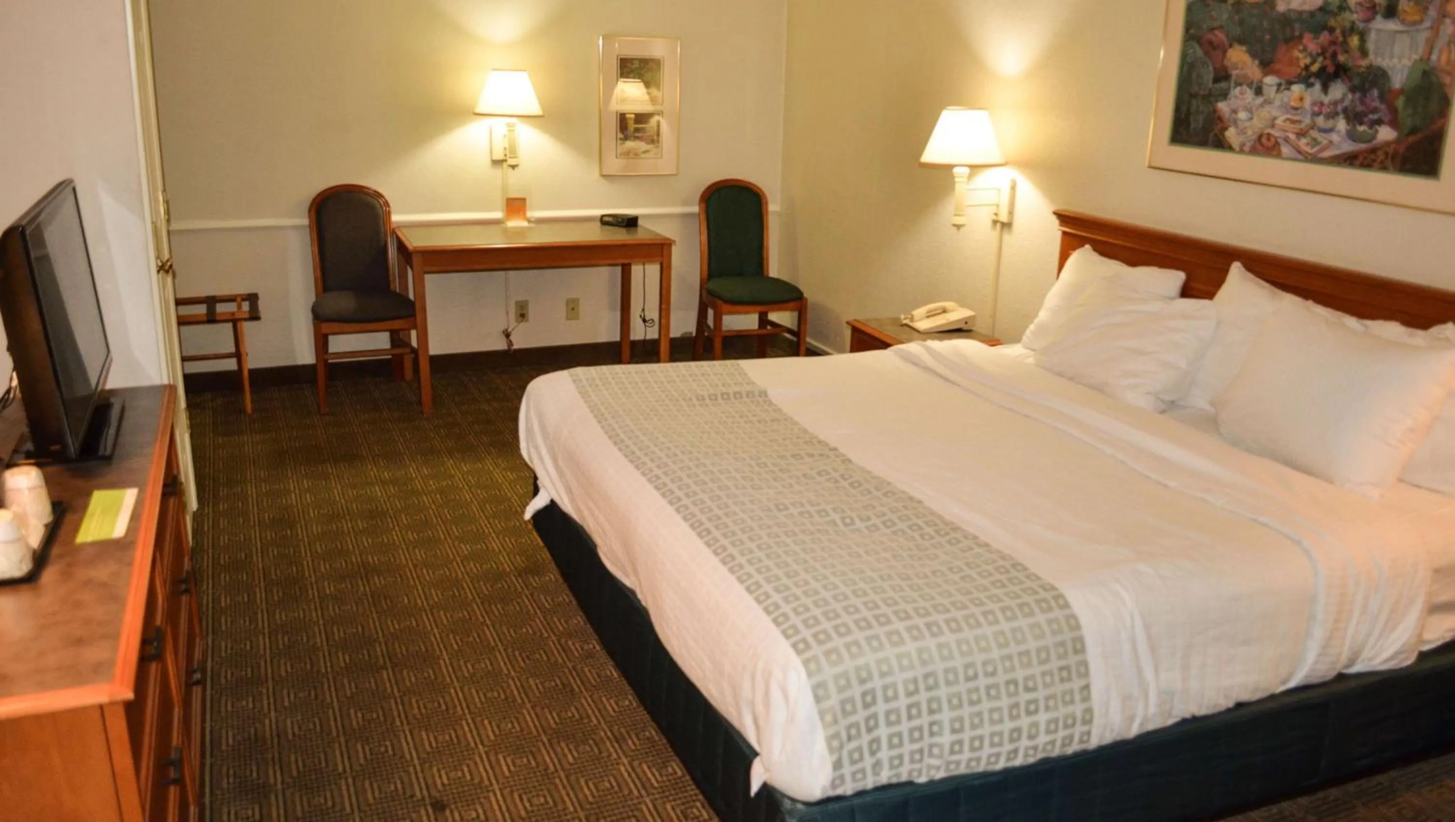 Photo of the whole room, Bed in Magnuson Hotel Texarkana