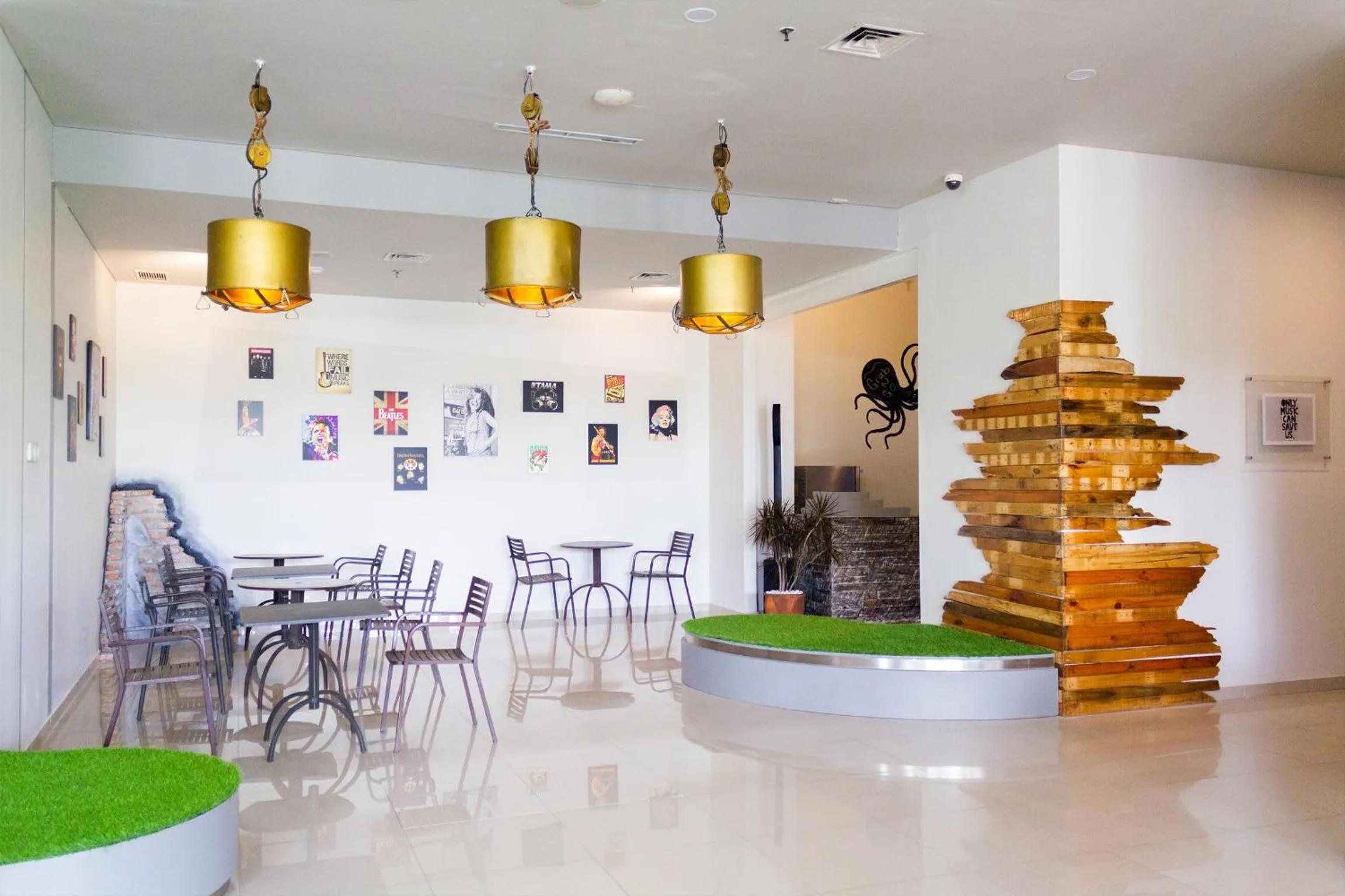 Lobby or reception in POP! Hotel Kelapa Gading