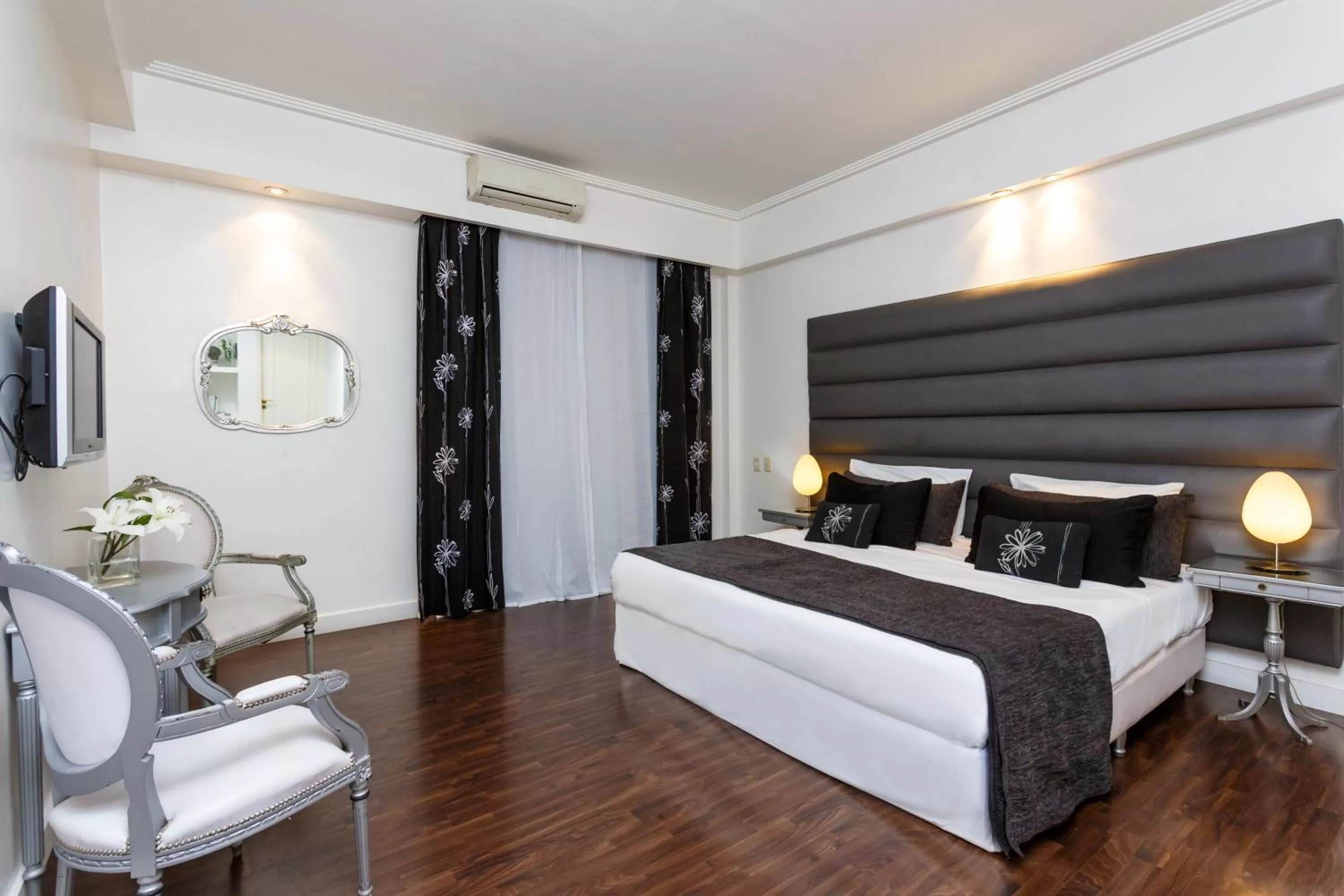 Photo of the whole room, Room Photo in Le Cinque Lusso Recoleta