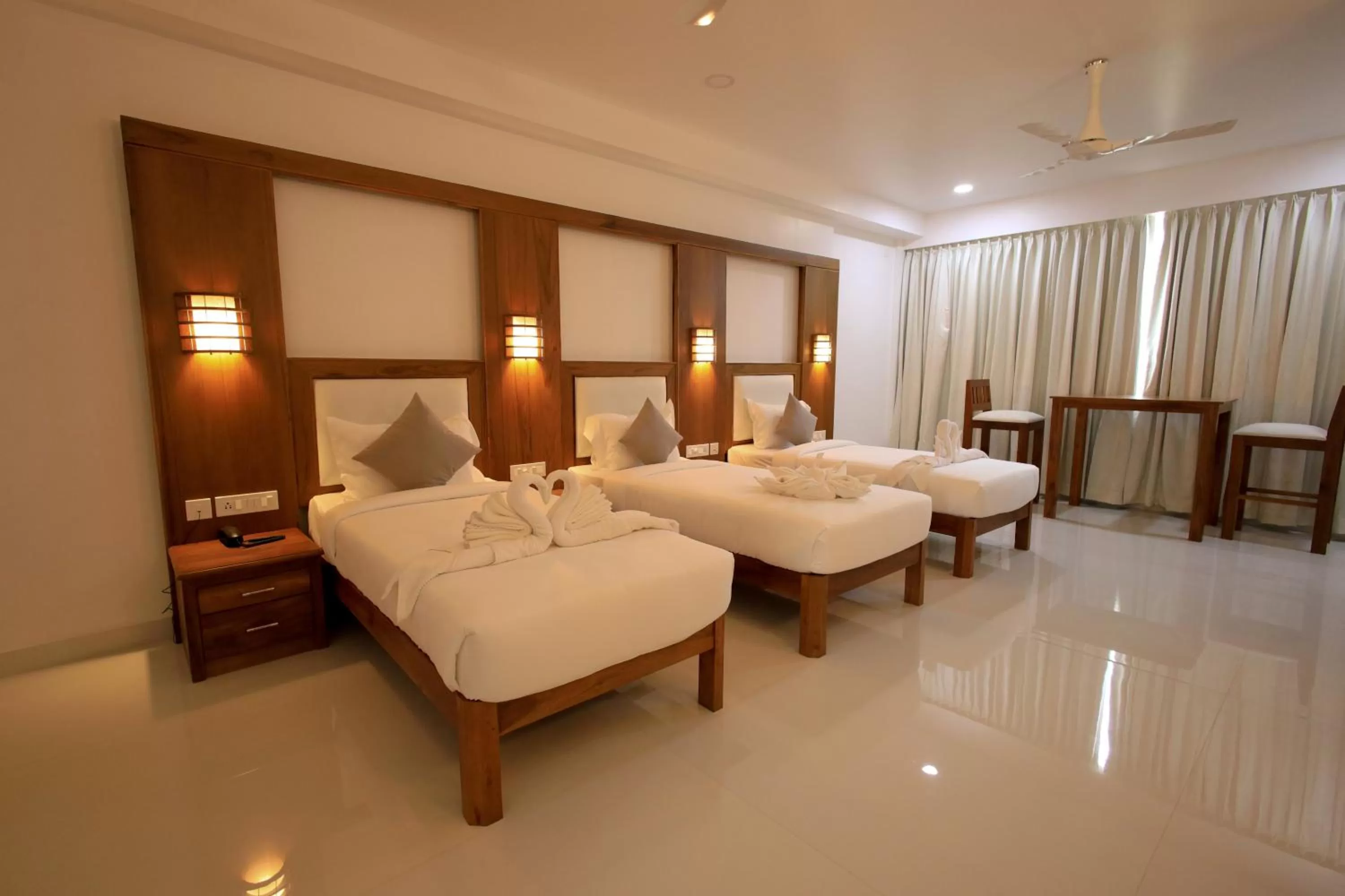 Bedroom, Bed in HOTEL WHITE HOUSE, Munnar