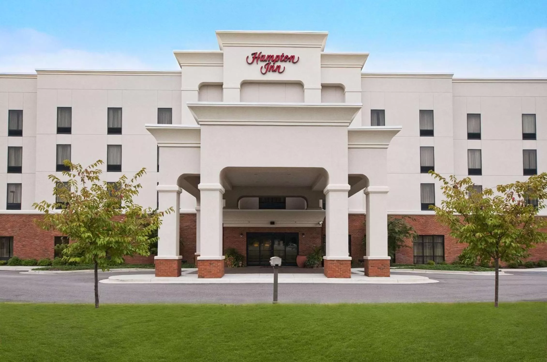 Property building in Hampton Inn Jacksonville