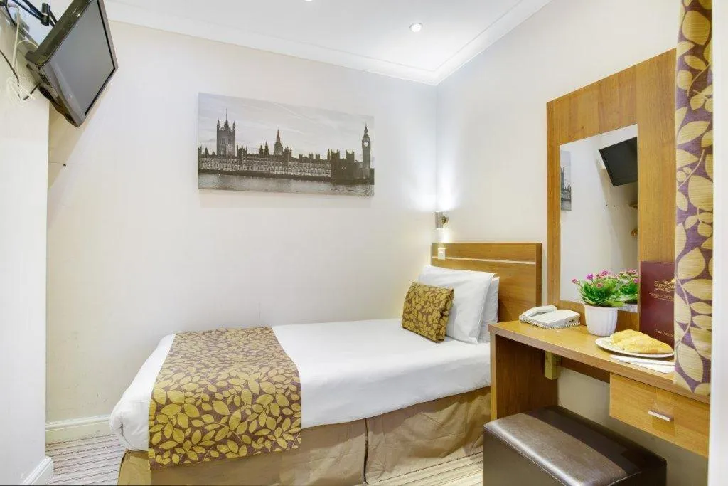 Bed in Queens Park Hotel