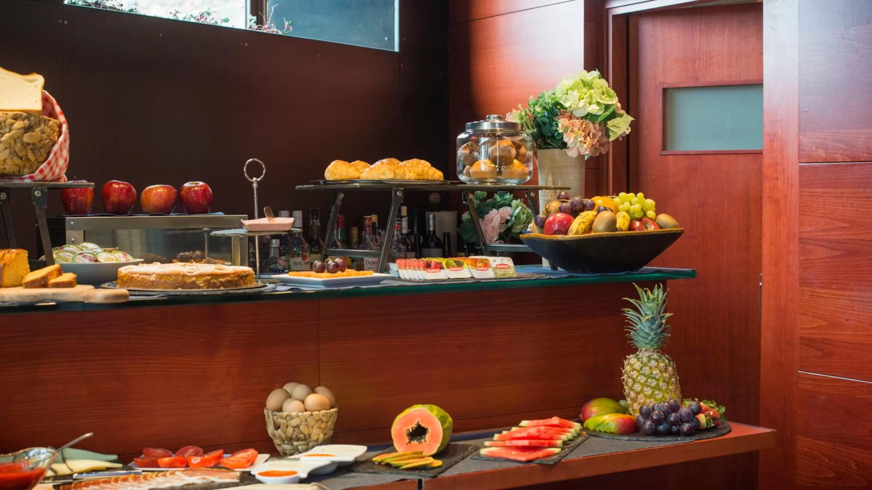 Breakfast in Abad Toledo