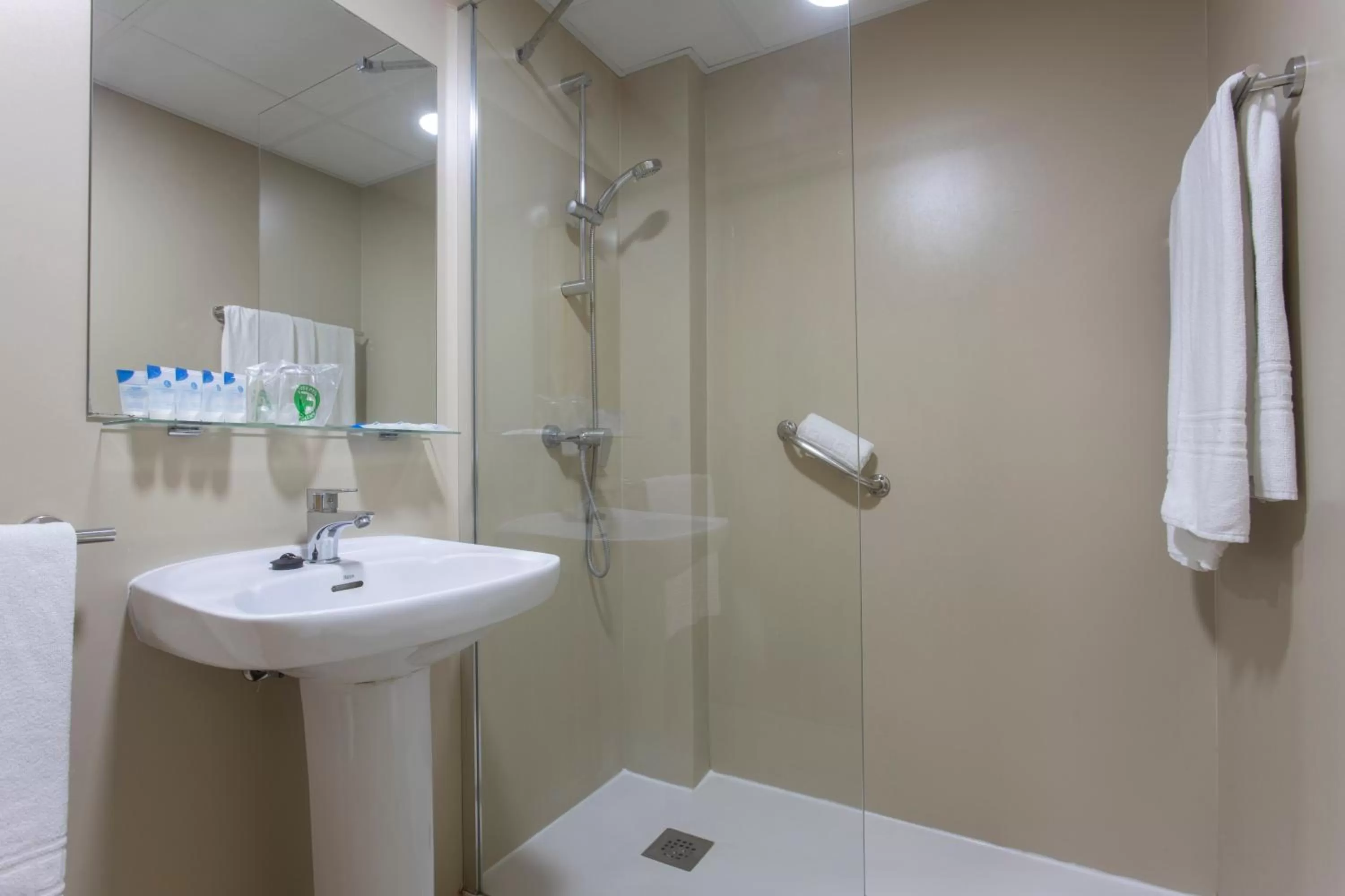 Bathroom in Aparthotel BCL Levante Club