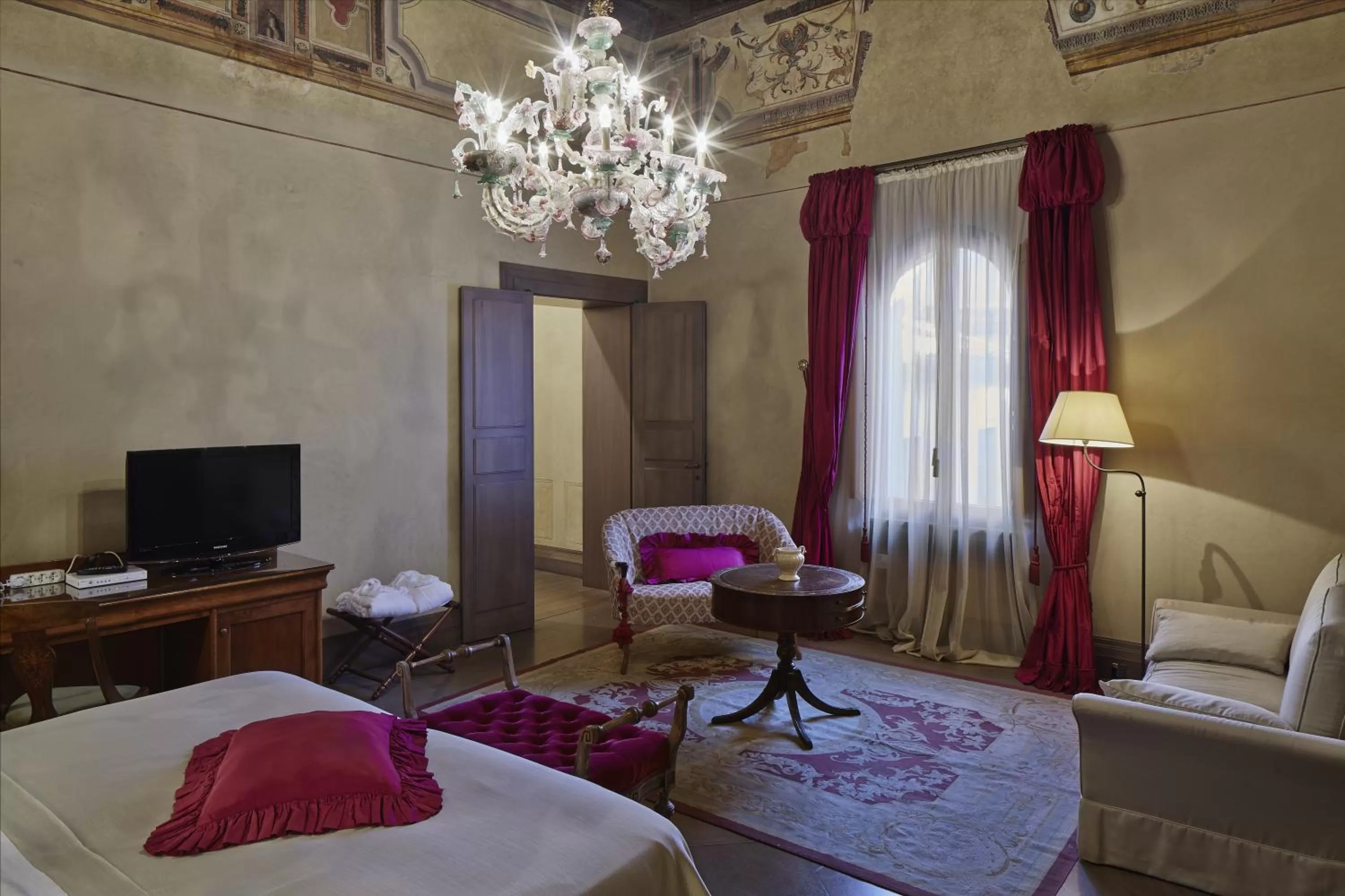 Living room, Bed in Albergo Cappello