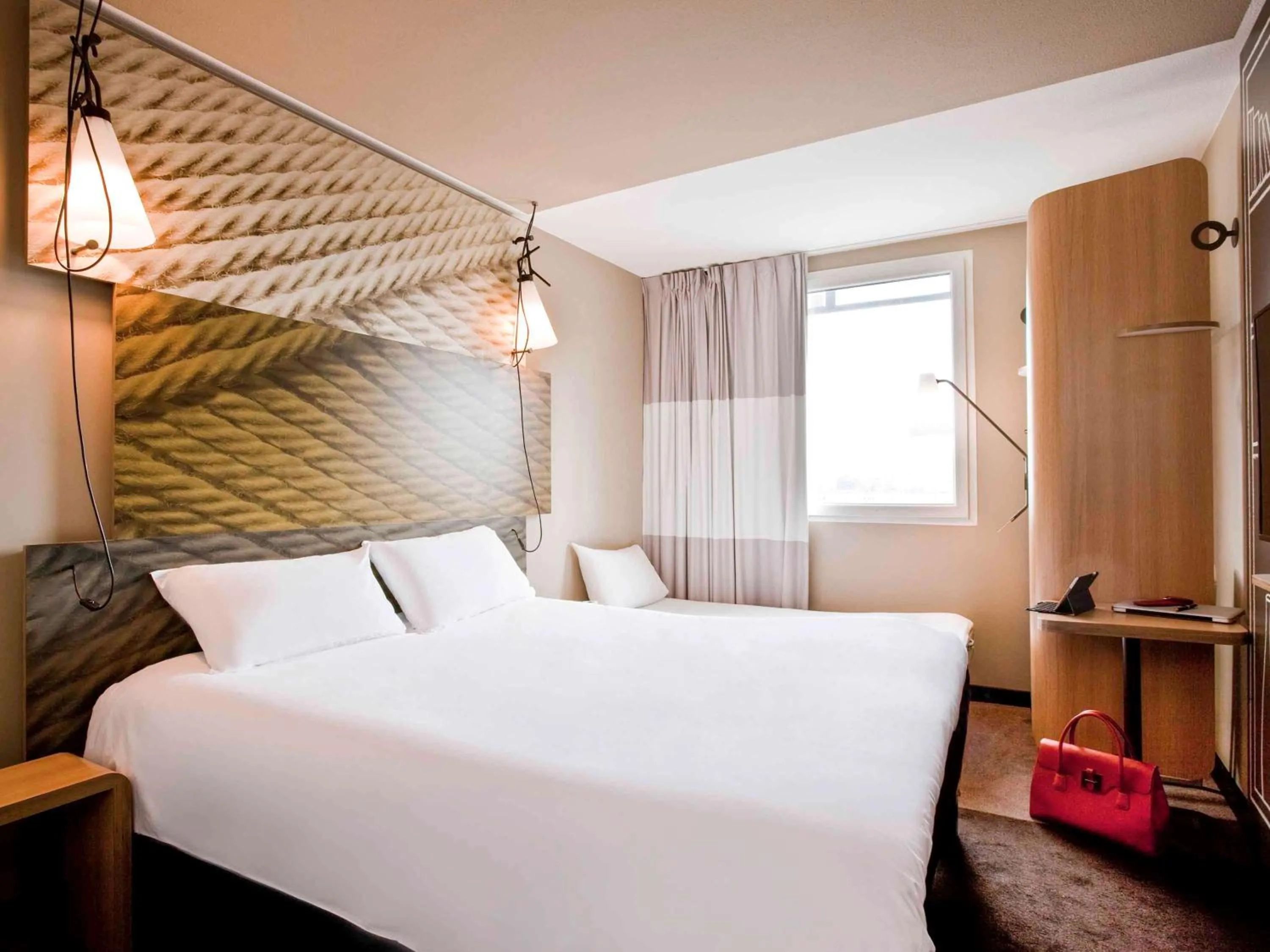 Photo of the whole room, Bed in ibis Paris Porte de Clichy Centre