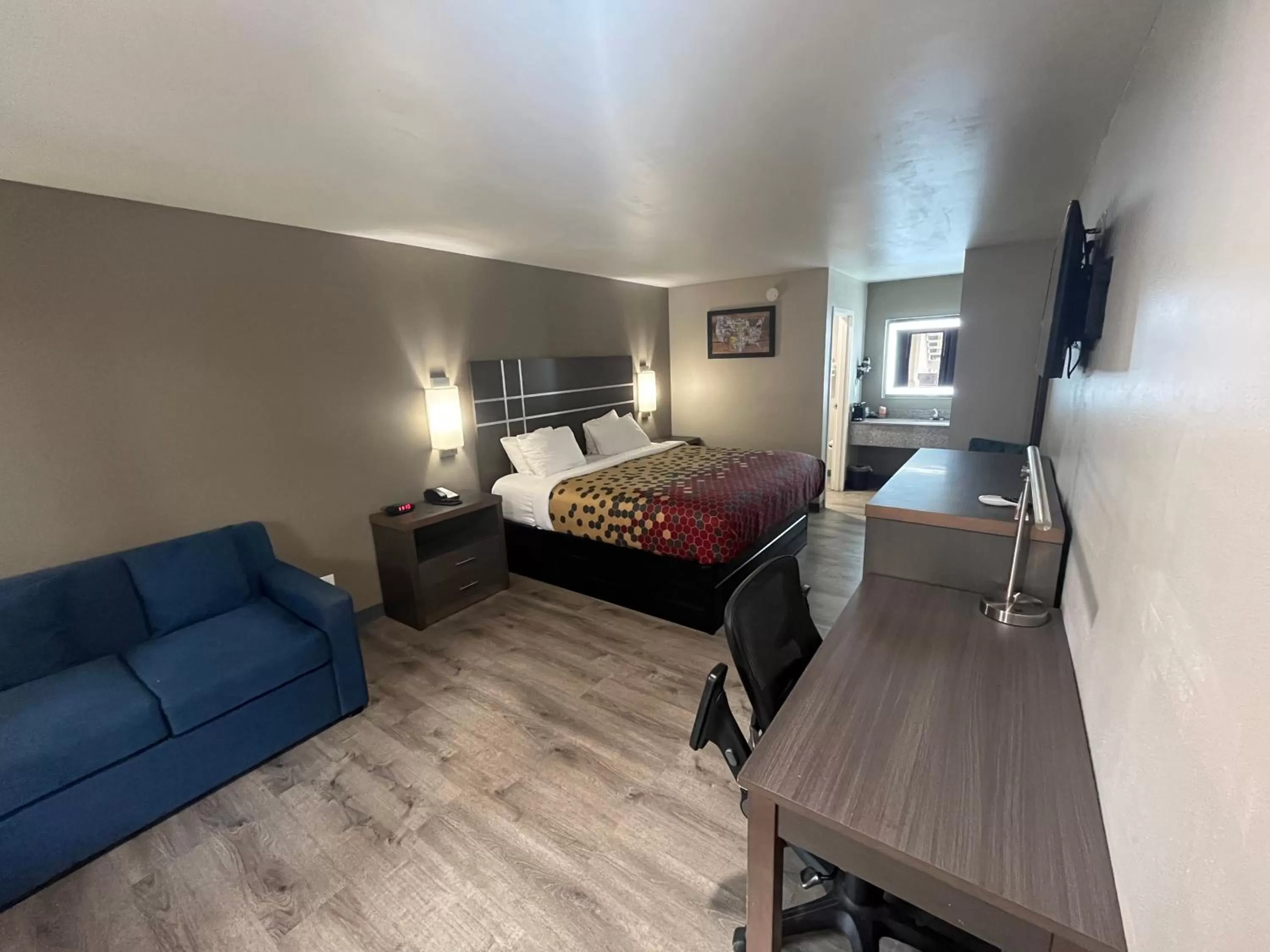 Bed in Econo Lodge Inn & Suites Murfreesboro Shopping District