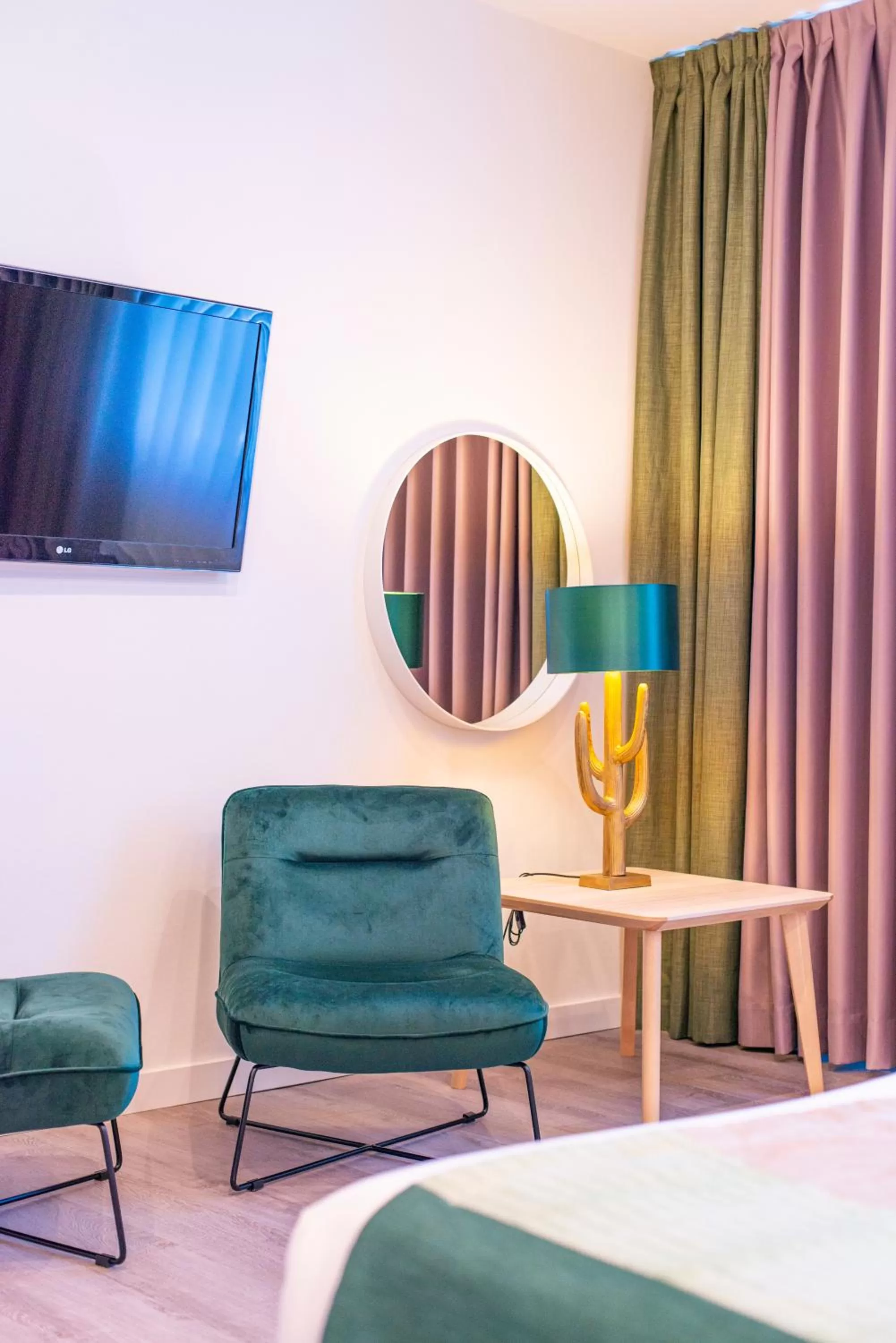 Bathroom, Bed in Hotel Santa Cruz