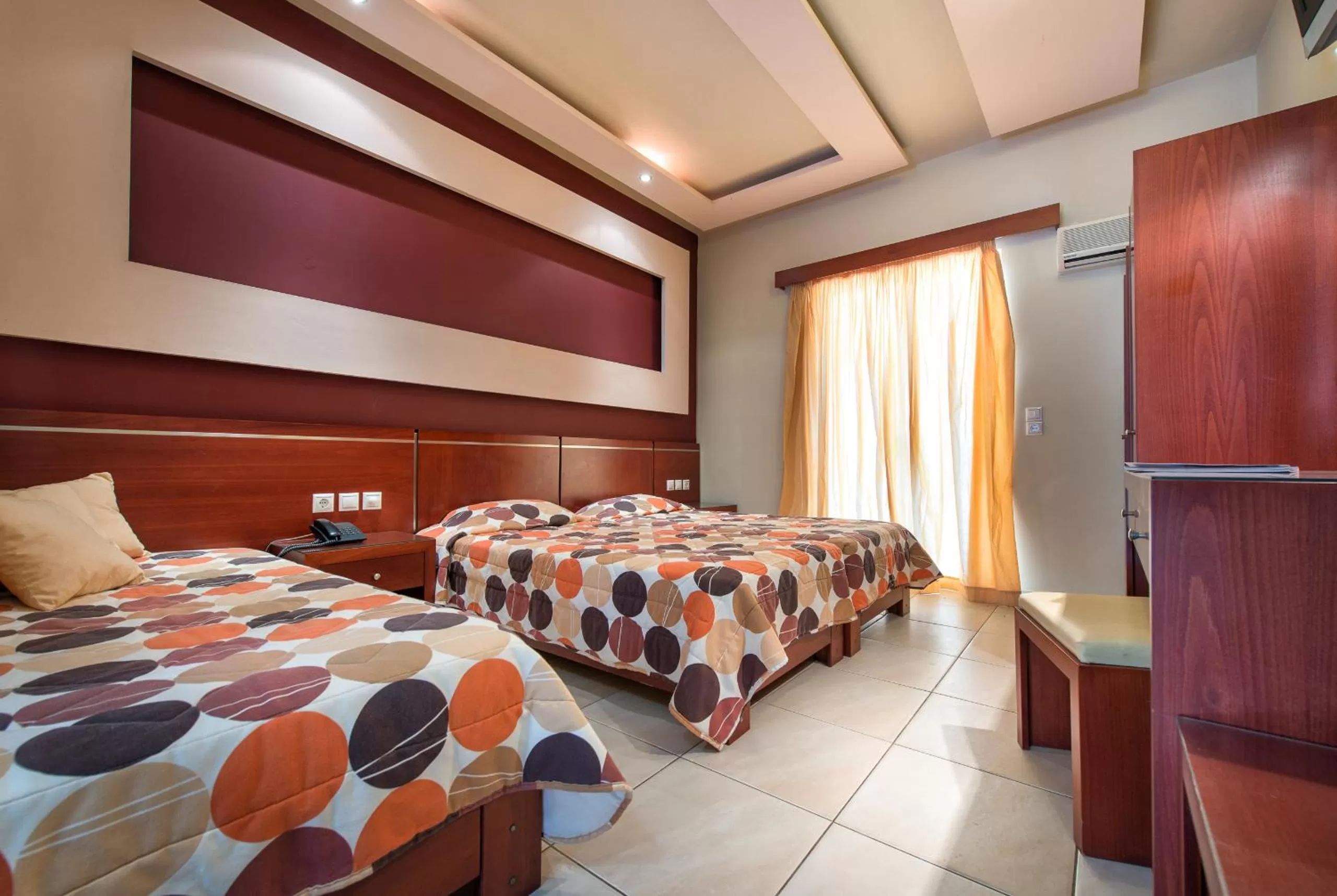 Photo of the whole room, Bed in Canadian Hotel