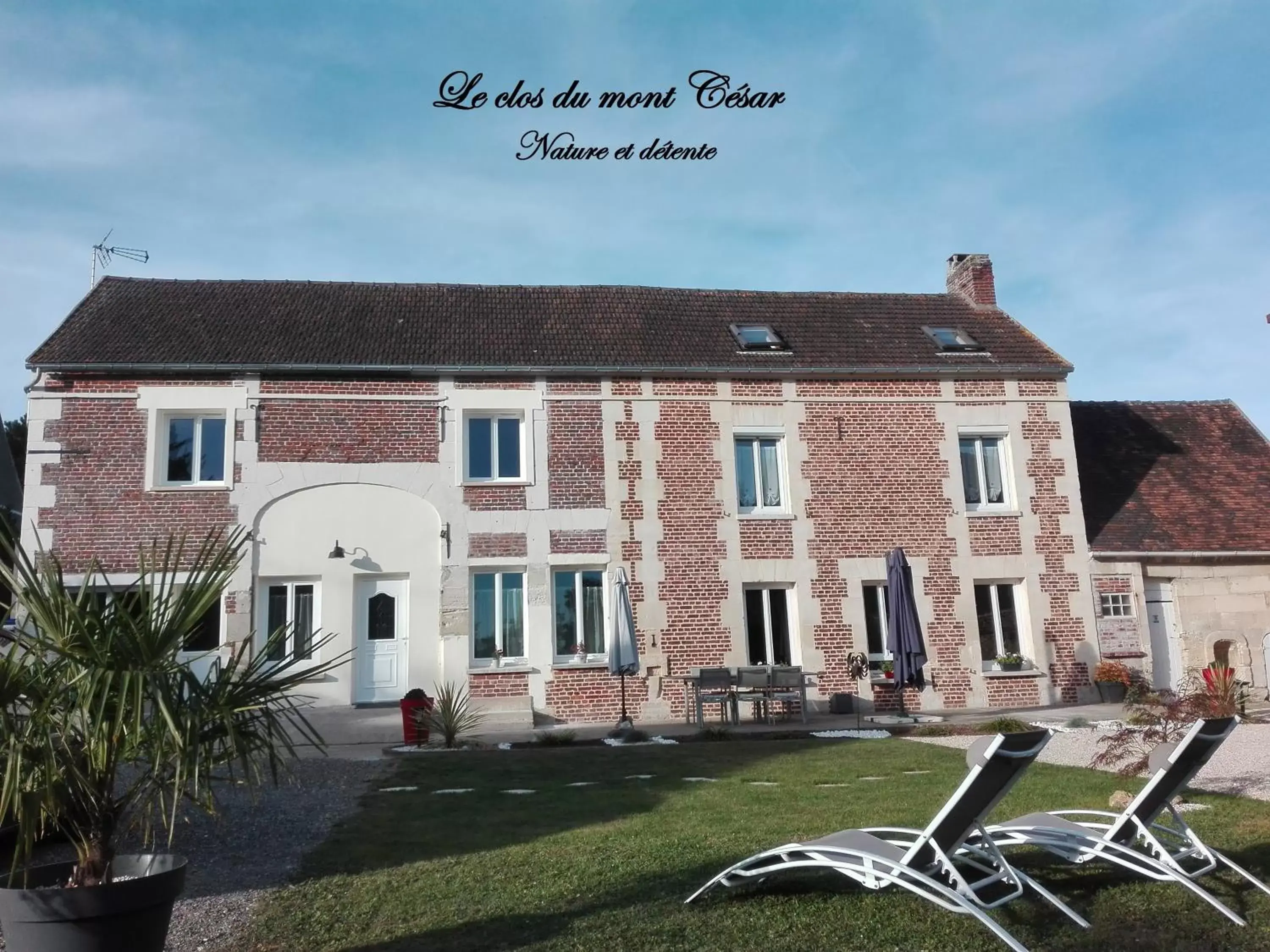 Deluxe Double Room (2 Adults + 1 Child) - single occupancy in Le clos du mont César Deluxe Double Room (2 Adults + 1 Child) - single occupancy in Le clos du mont César