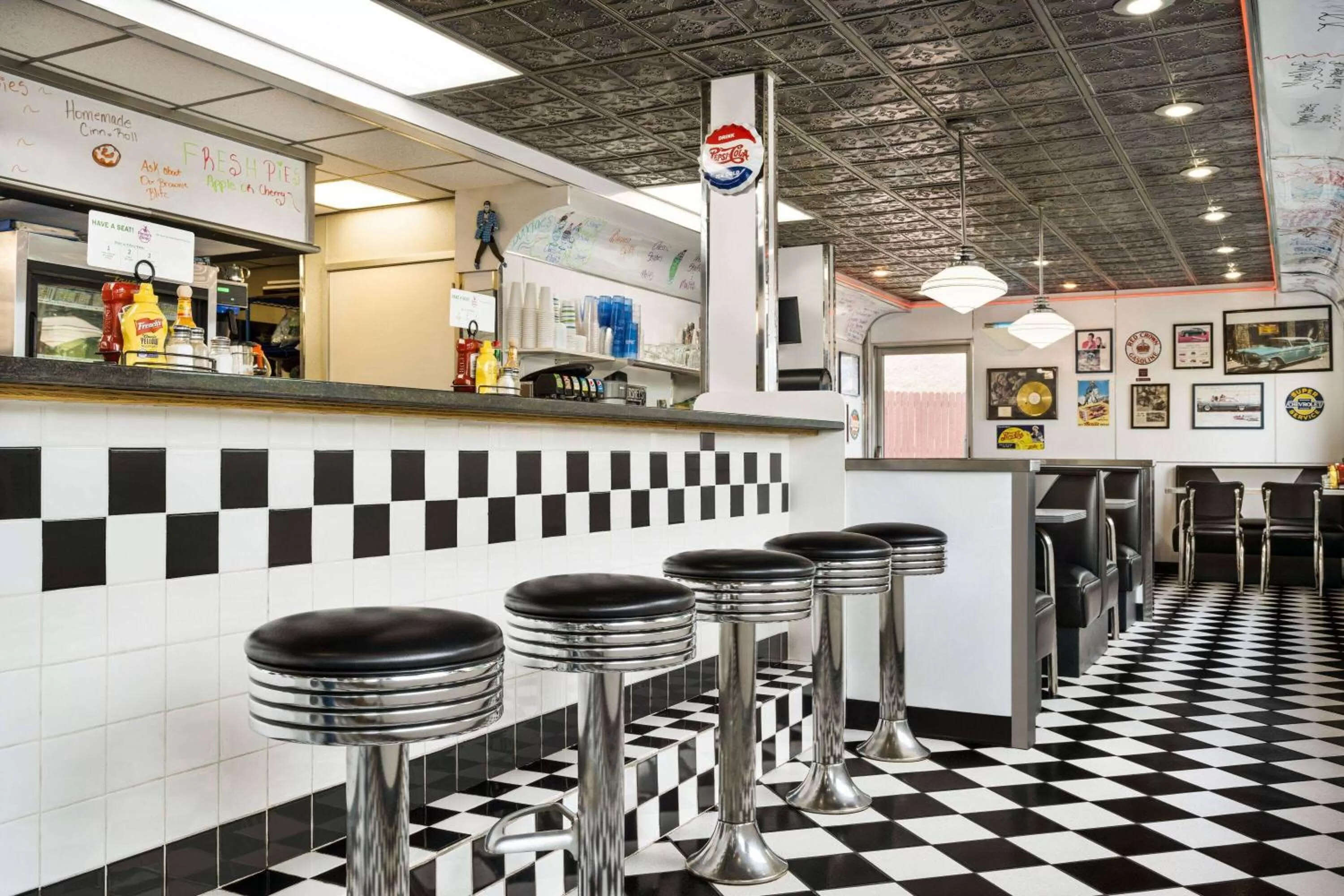 Restaurant/places to eat in Baymont by Wyndham Hearne