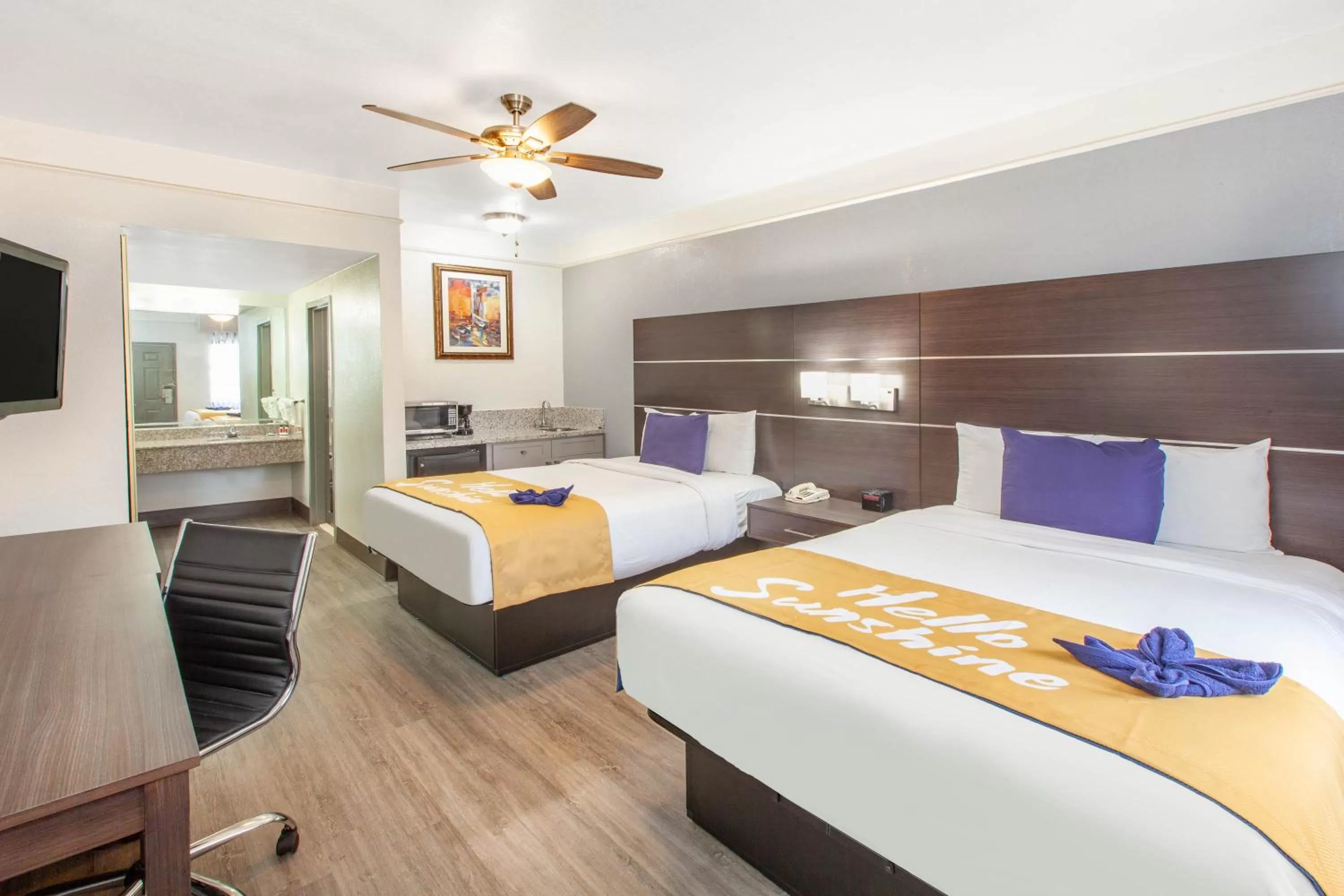 Bed in Days Inn & Suites by Wyndham Webster NASA-ClearLake-Houston