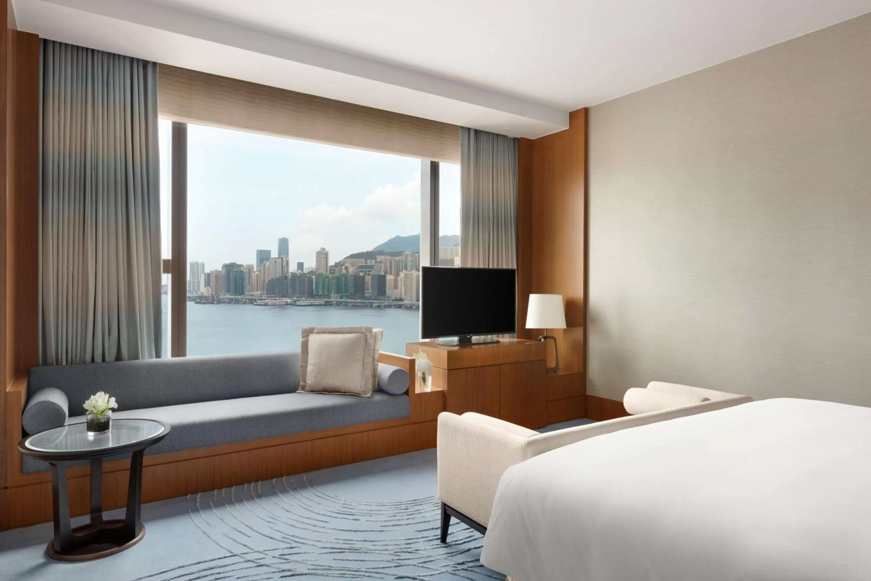 TV and multimedia, Bed in Kerry Hotel Hong Kong by Shangri-la