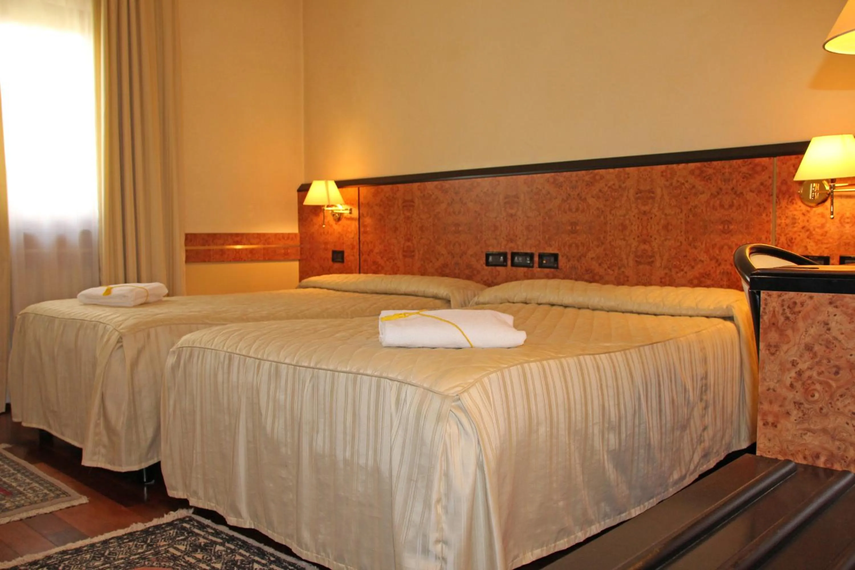 Bedroom, Bed in Park Hotel Villa Leon d'Oro