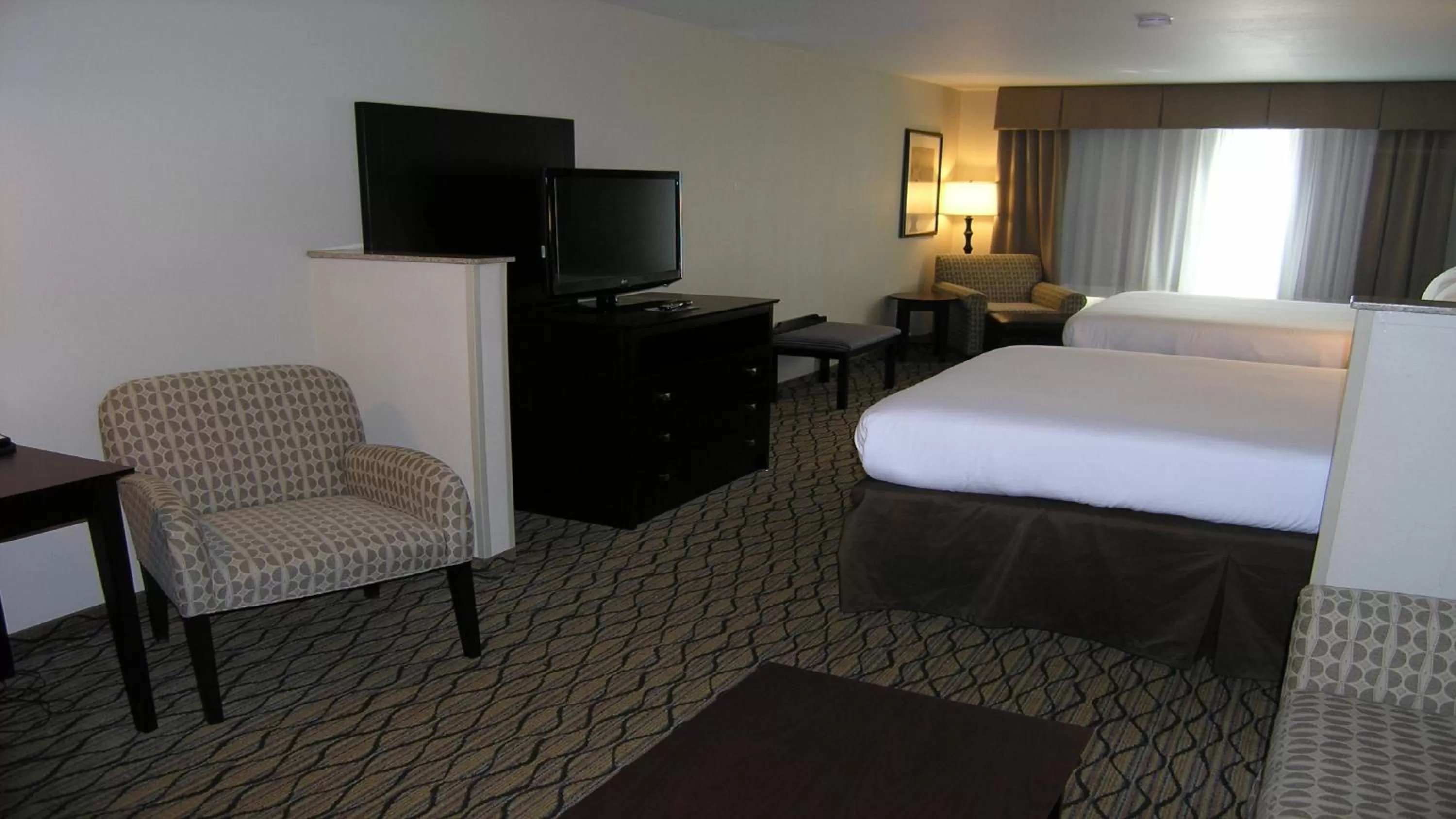 Photo of the whole room, TV/Entertainment Center in Holiday Inn Express & Suites Belle Vernon, an IHG Hotel