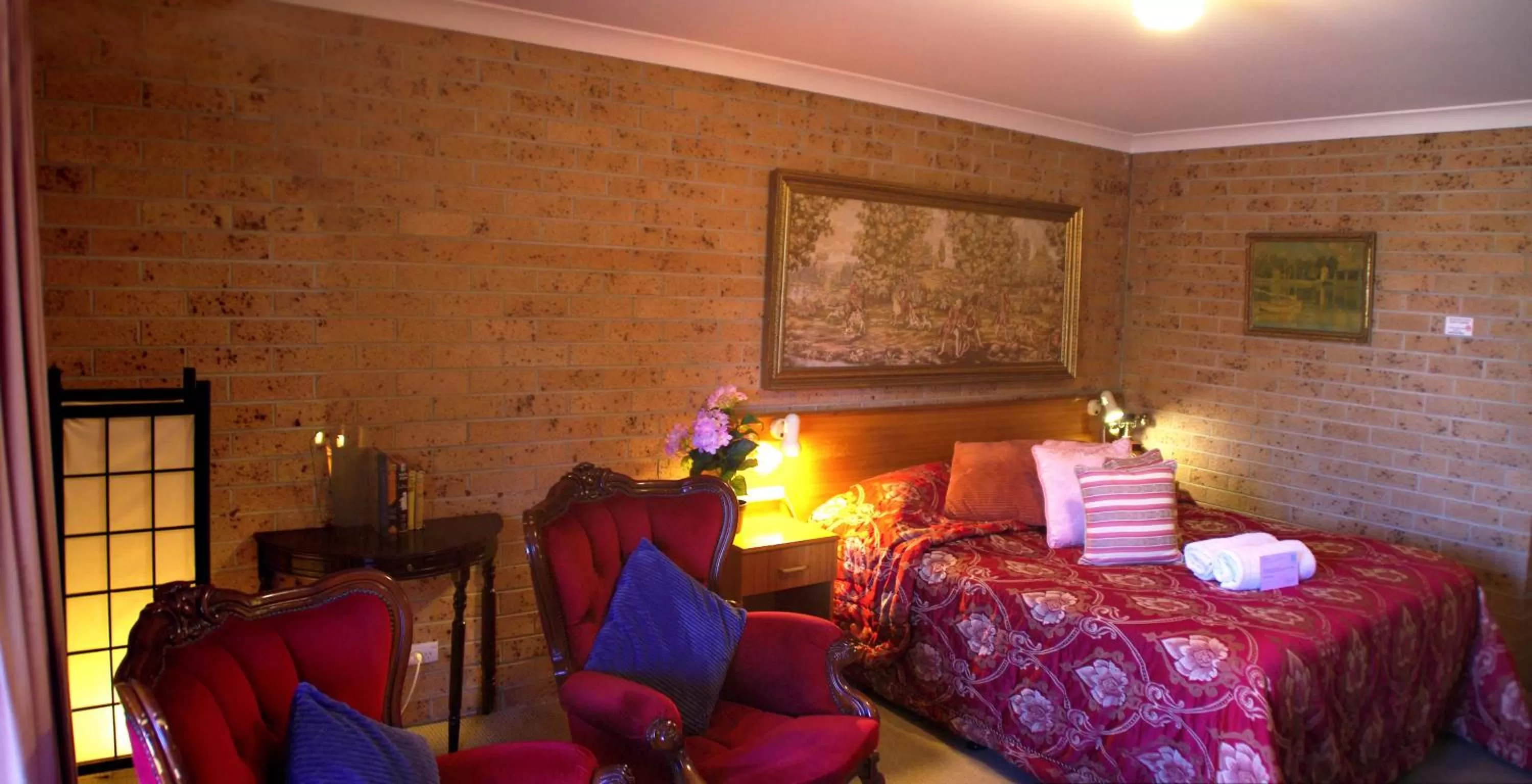 Bed in White Lanterns Motel