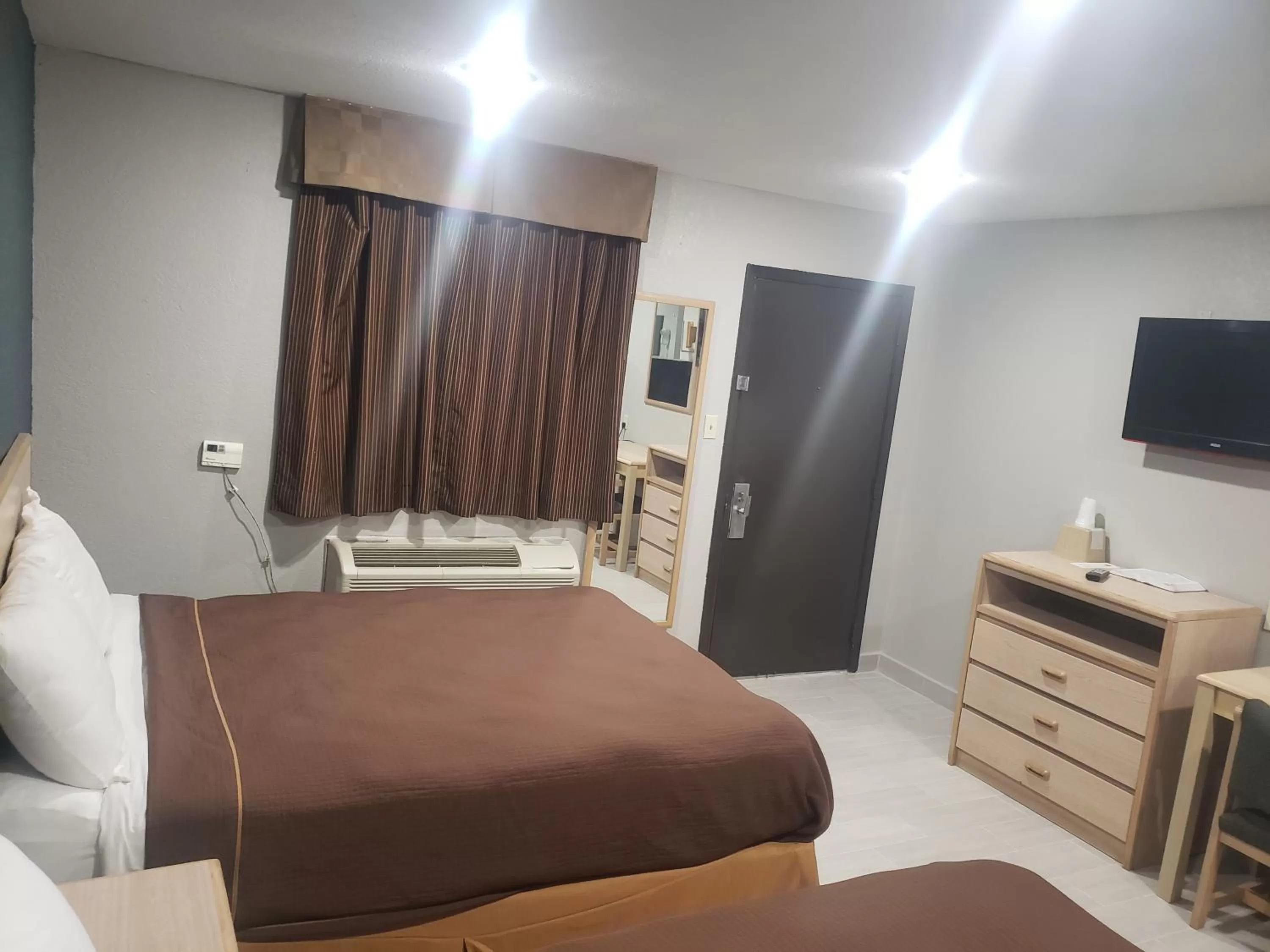 Bed in Village Inn Cotulla