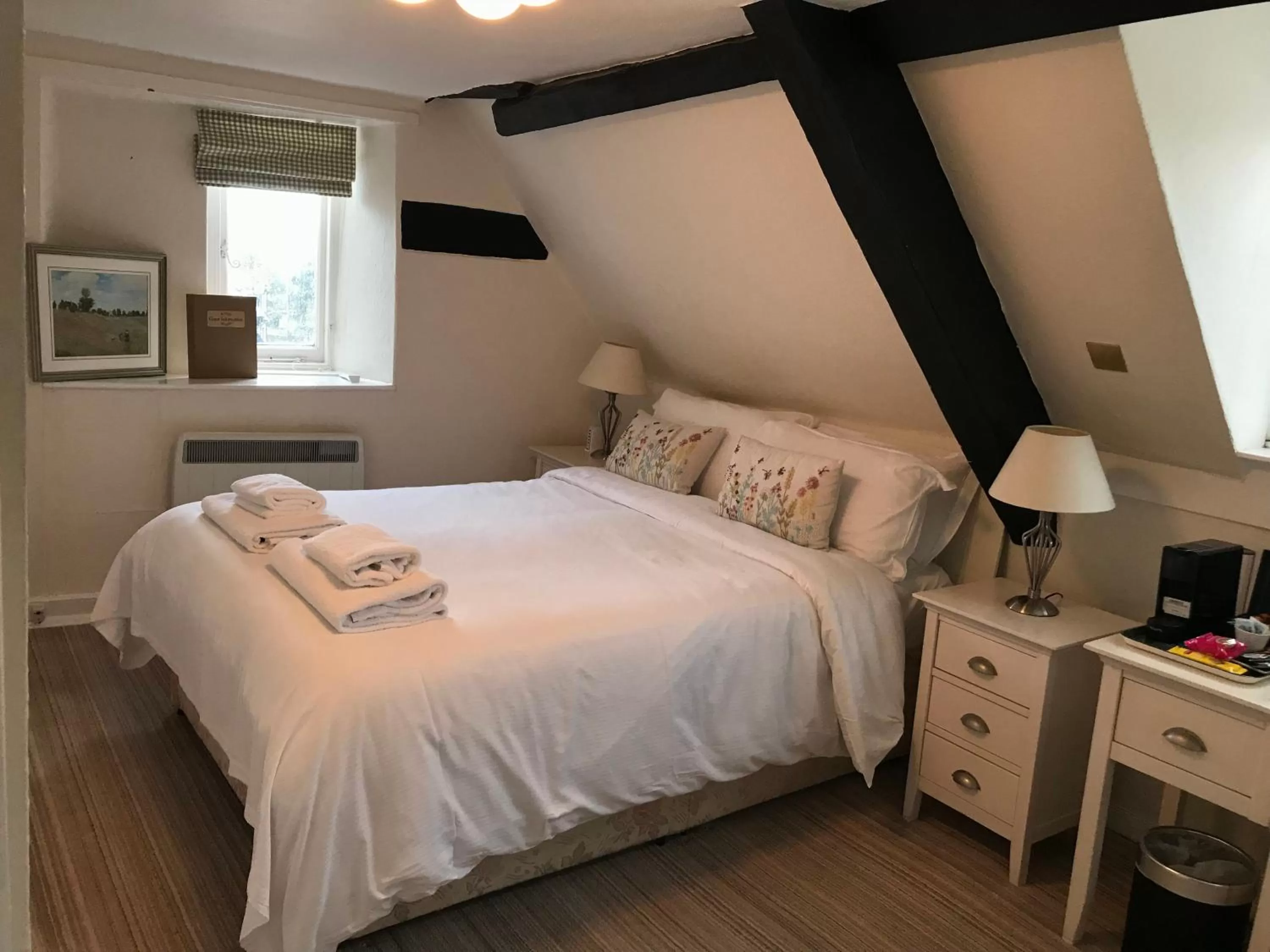 Bedroom, Bed in The Mariners Hotel