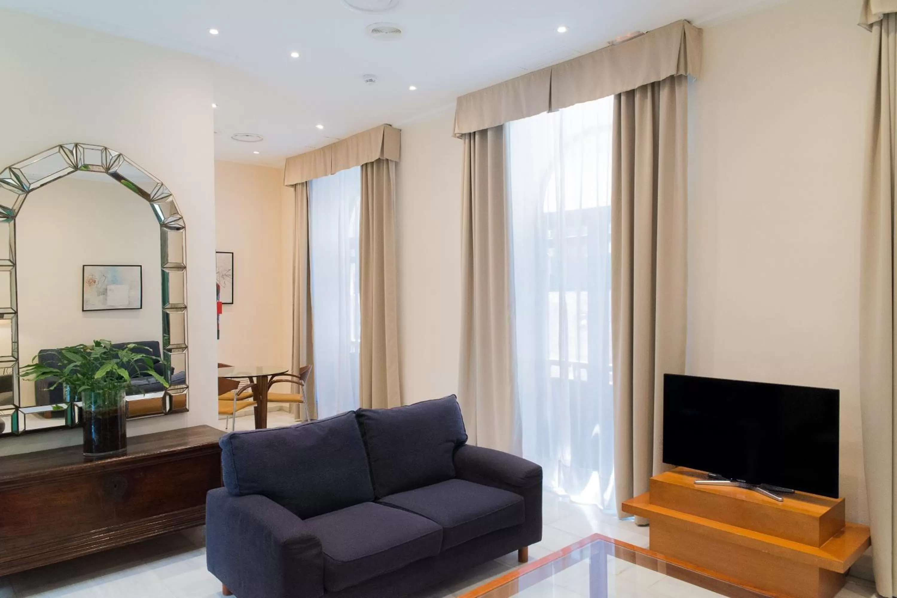 Communal lounge/ TV room in Hotel Inglaterra