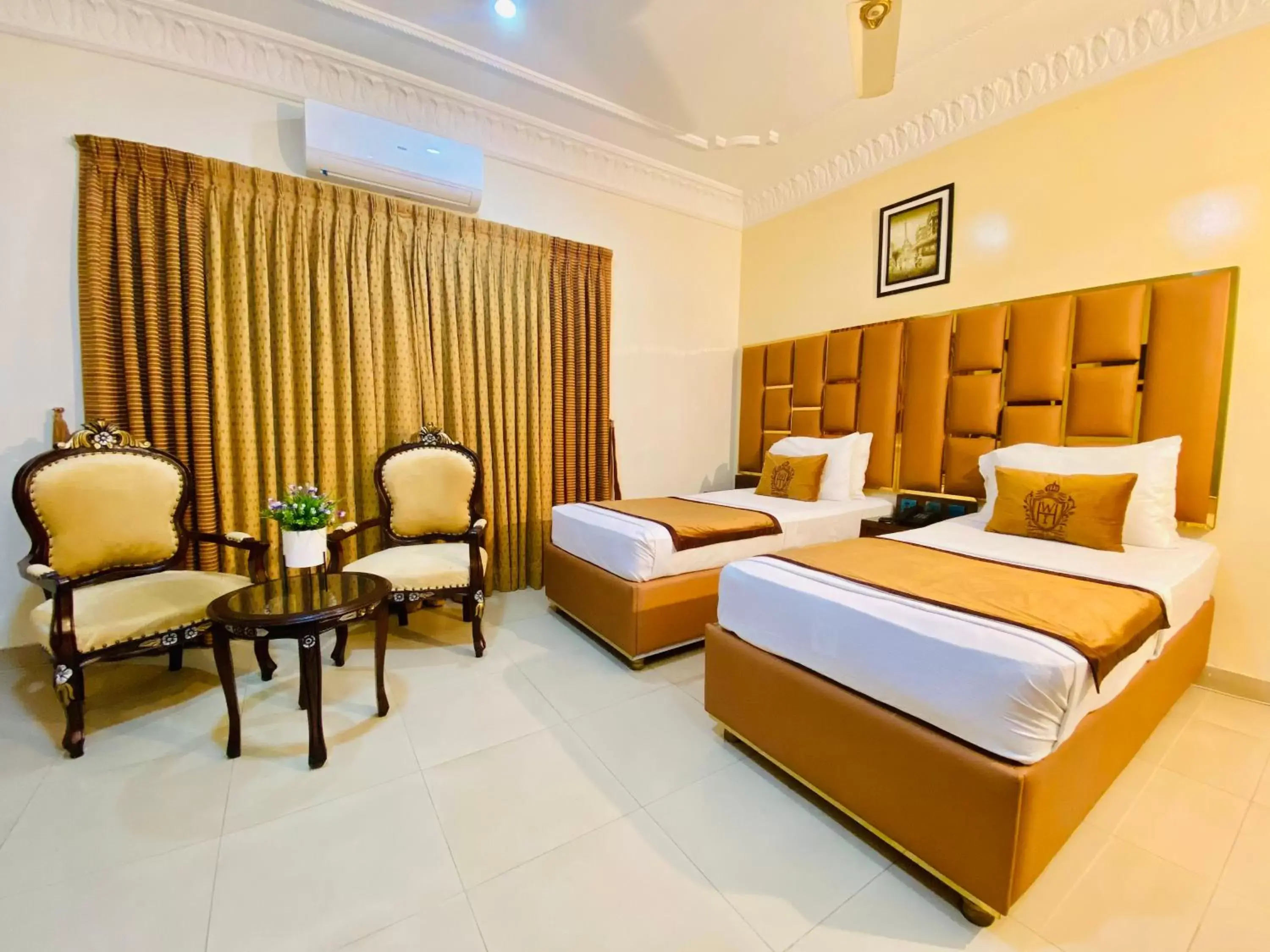 Large Twin Room in World Inn Karachi Large Twin Room in World Inn Karachi