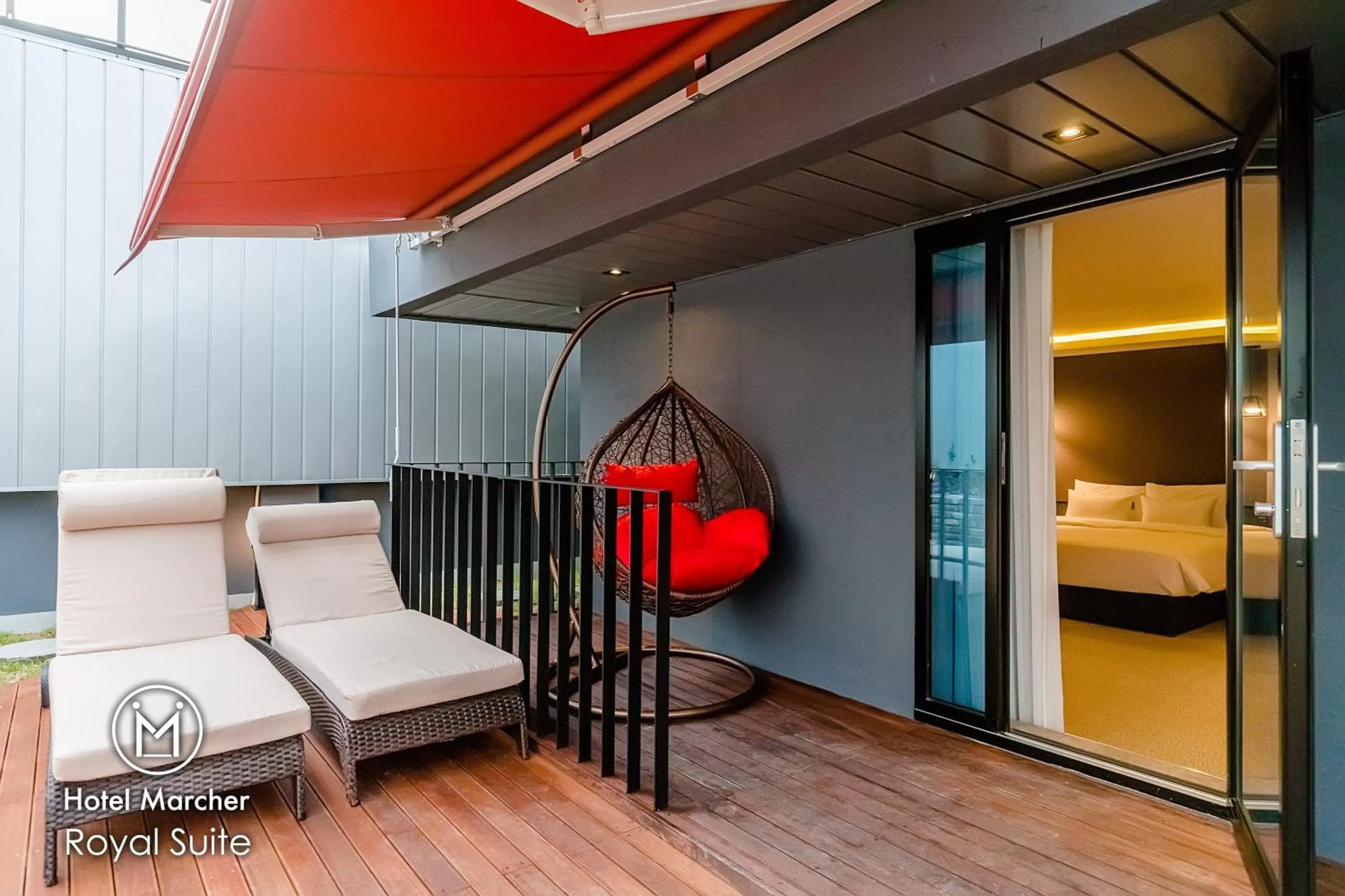 Balcony/Terrace, Bed in Hotel Marcher