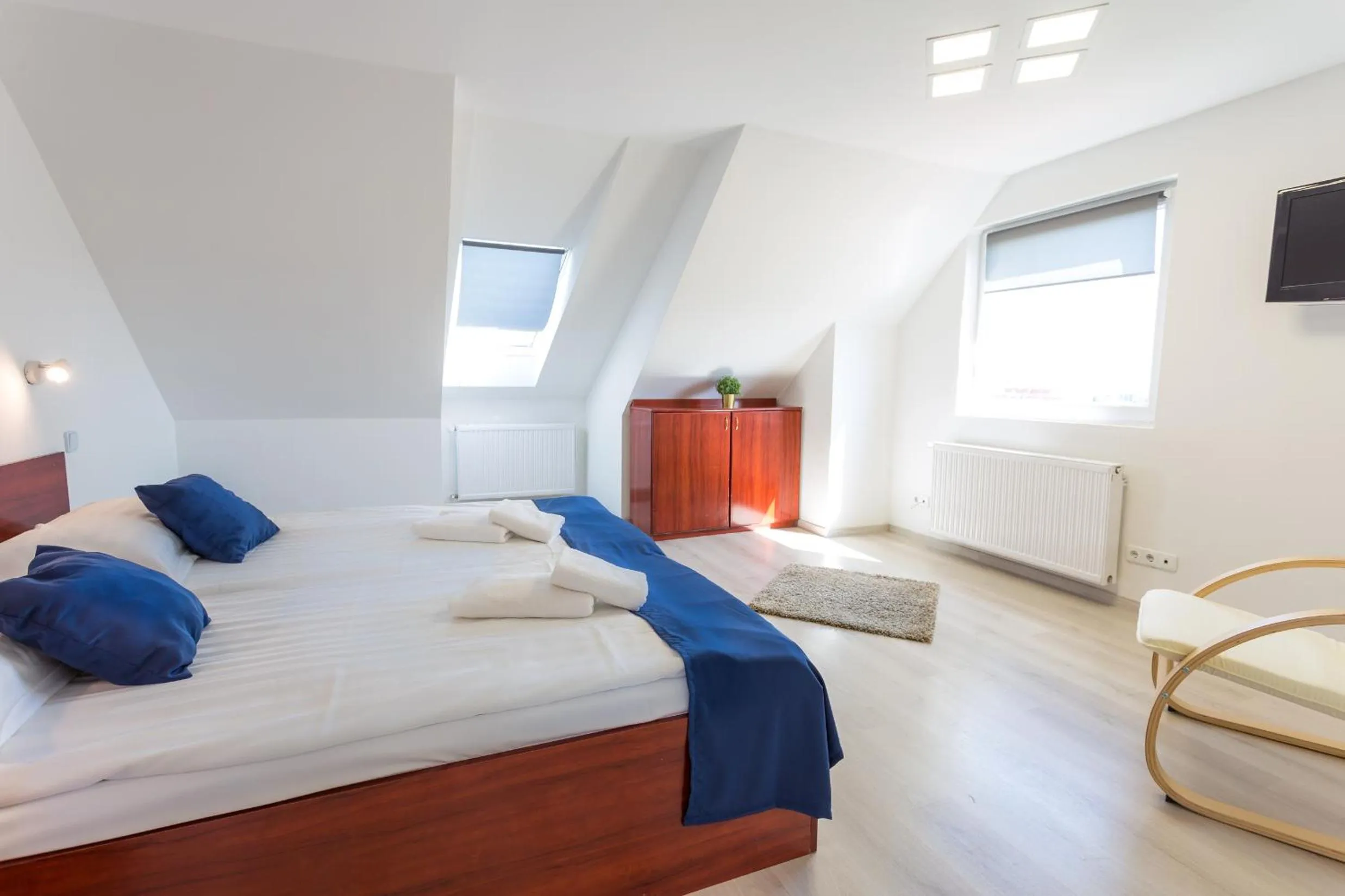 Photo of the whole room, Bed in Classic Hotel