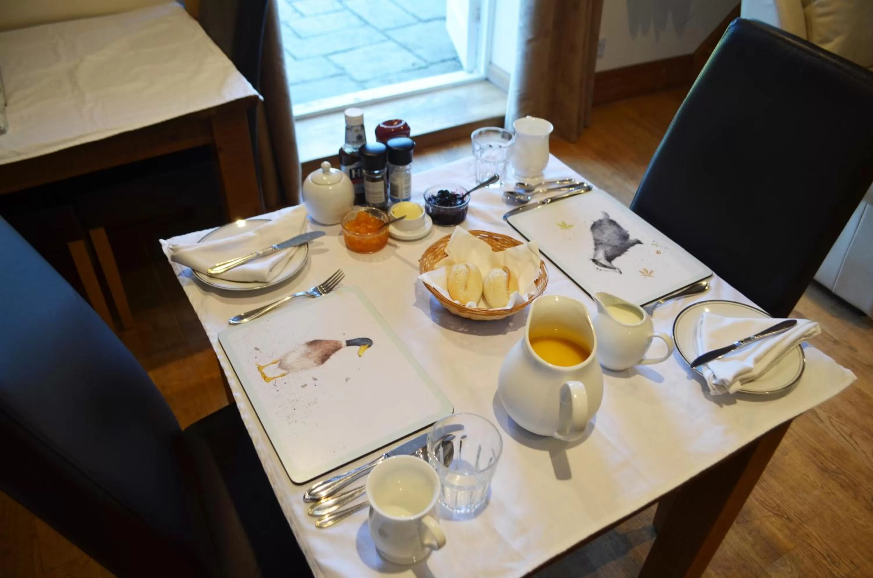 Dining area in Hanger Down House Bed and Breakfast
