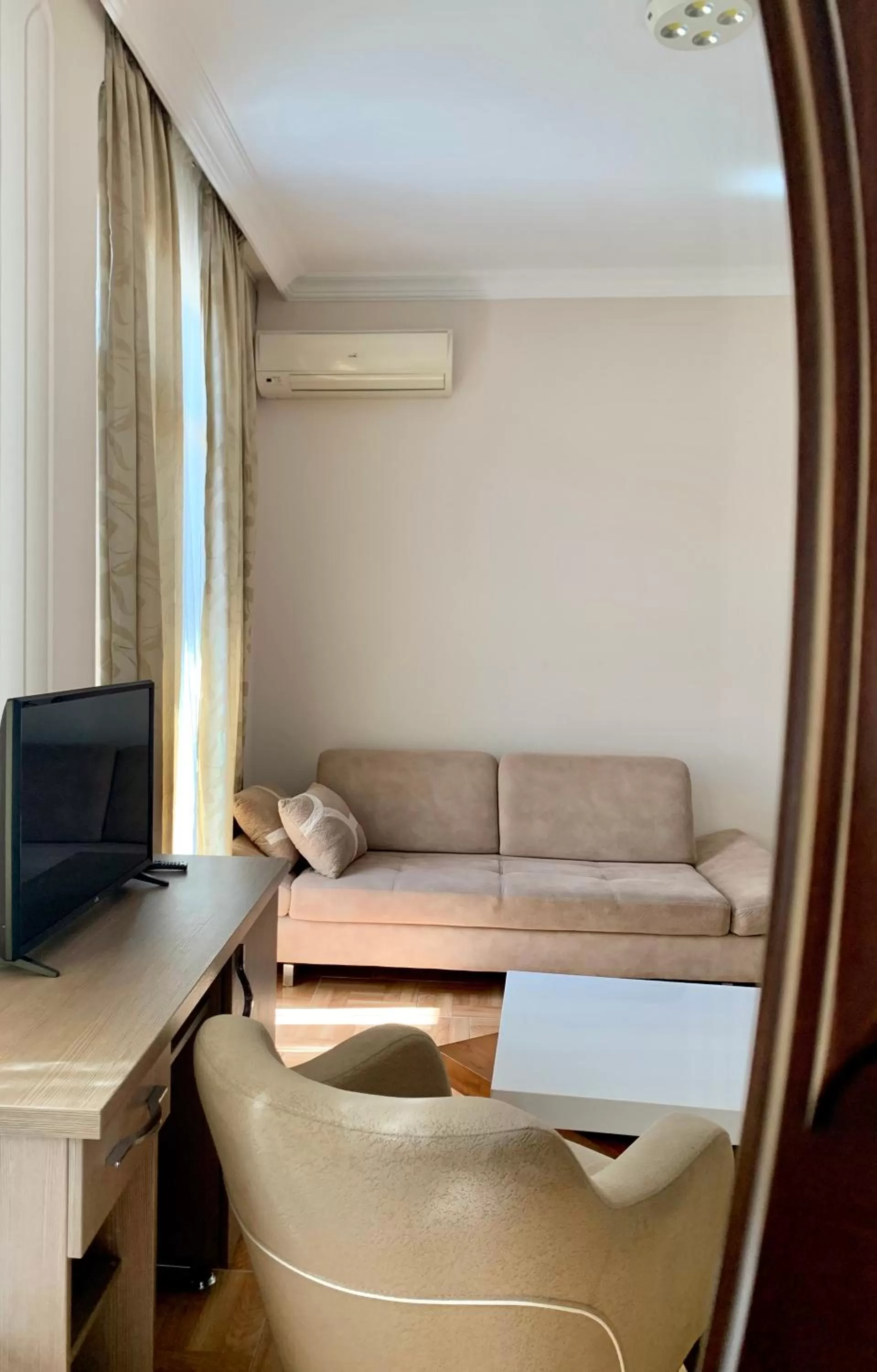 TV and multimedia, Seating Area in Hotel Port Altus