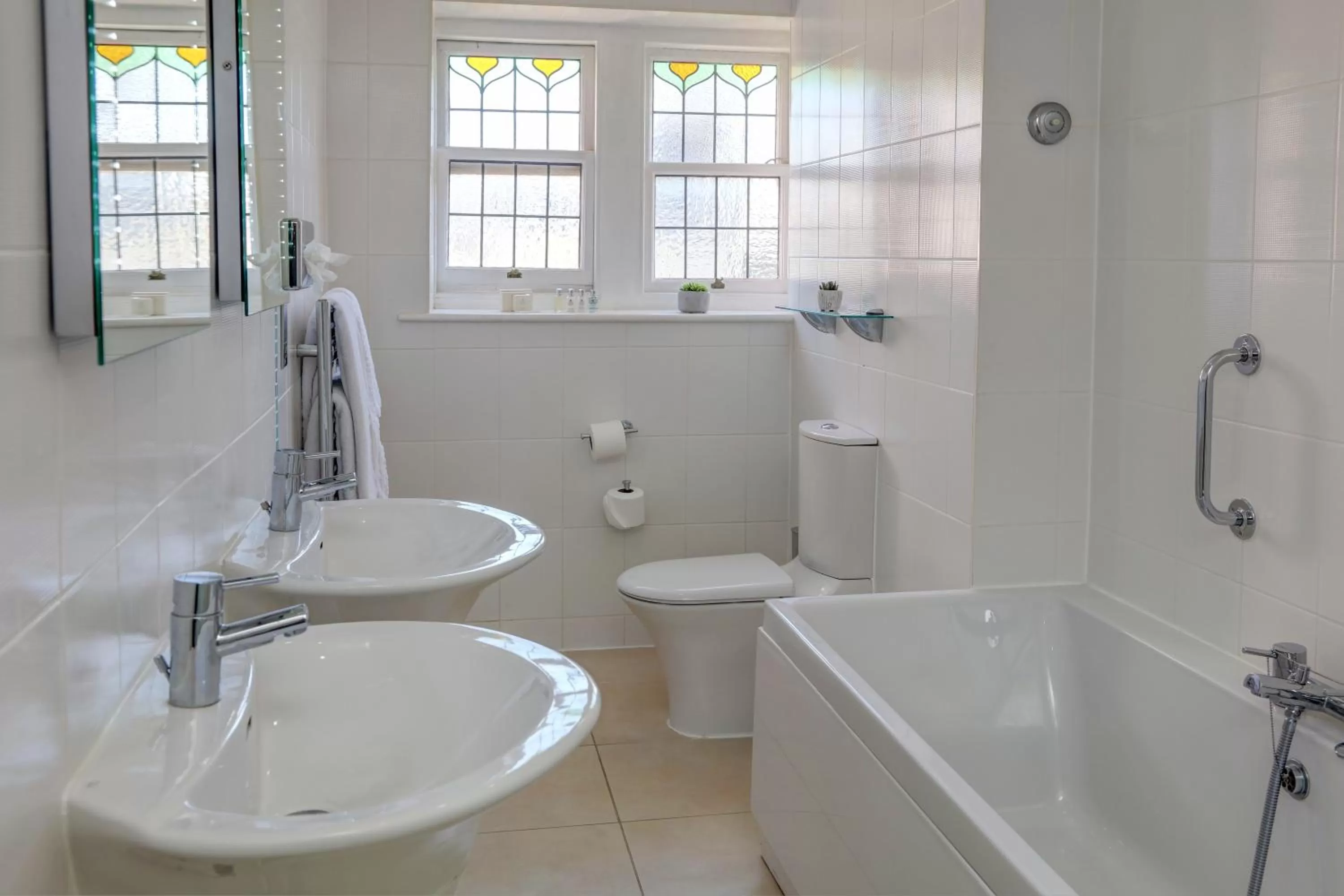 Bathroom in Norfolk Royale Hotel