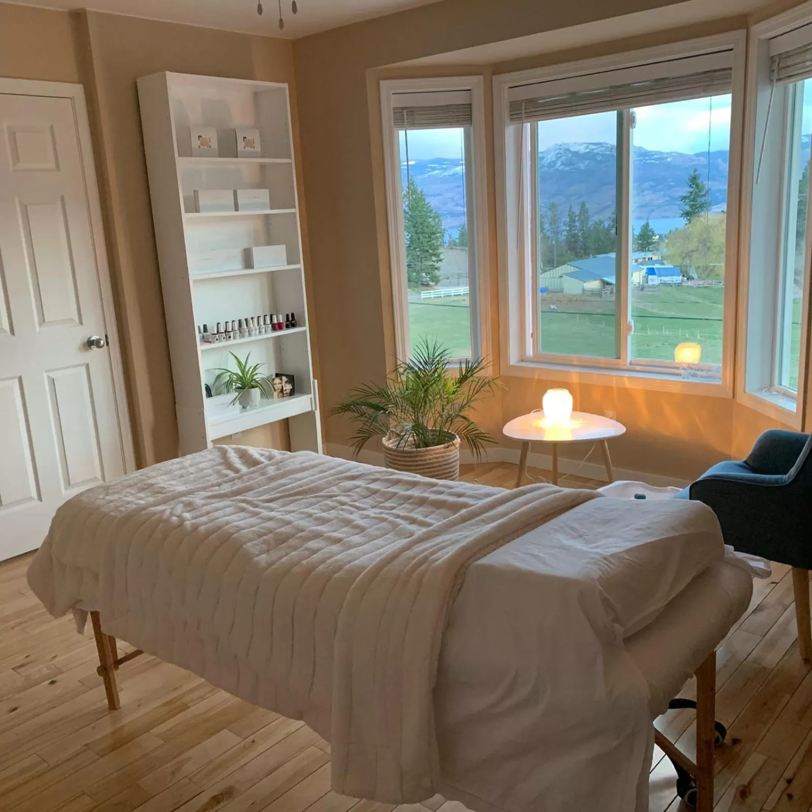 Bed in Salish B&B and Spa