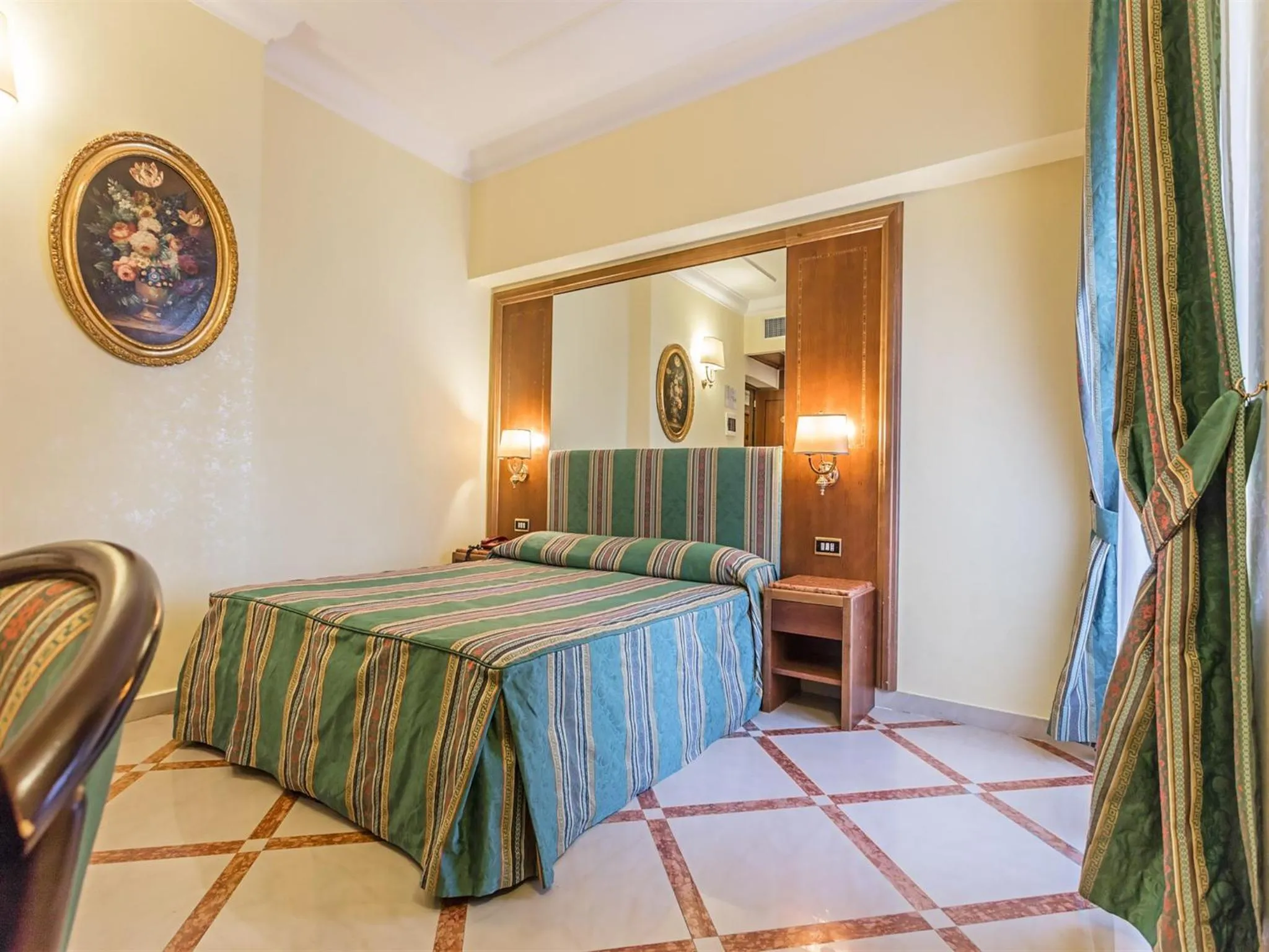 Bedroom, Bed in Raeli Hotel Noto