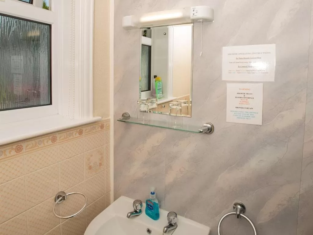 Bathroom in Eypeleaze B&B