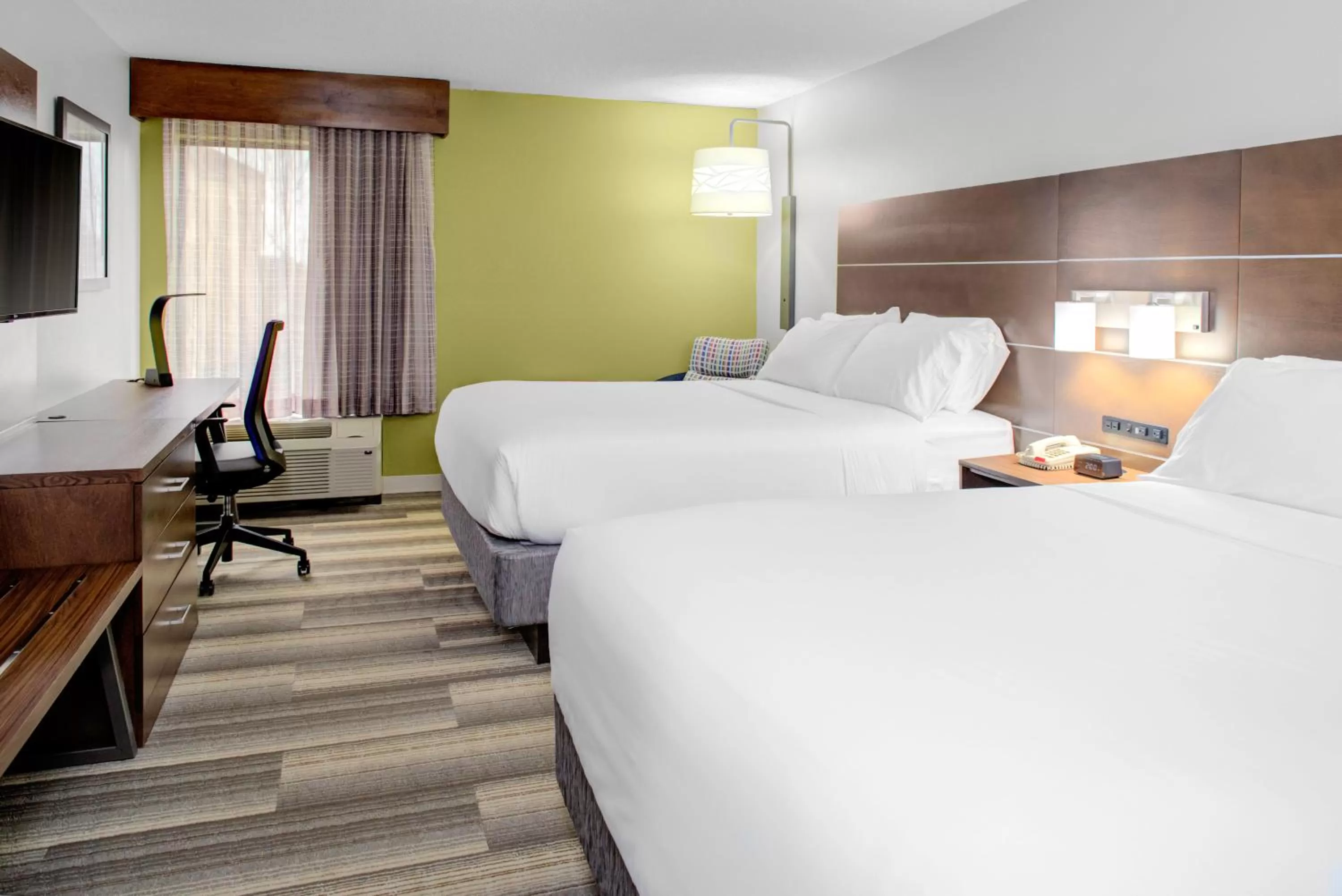 Photo of the whole room, Bed in Holiday Inn Express - Chester by IHG