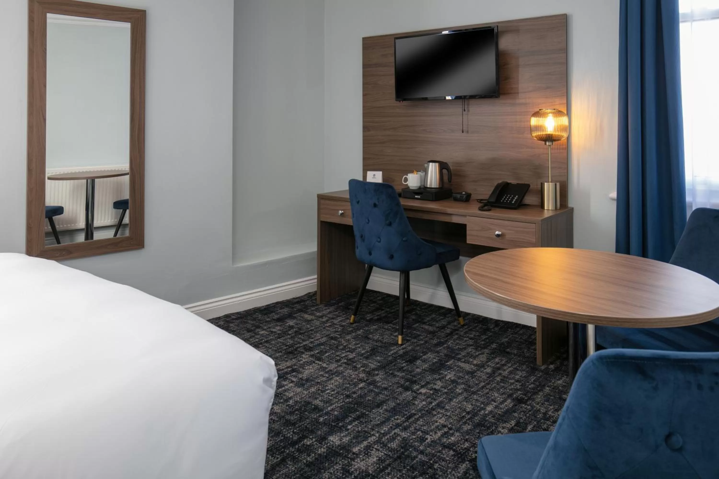 TV and multimedia, Bed in Best Western Hotel 99