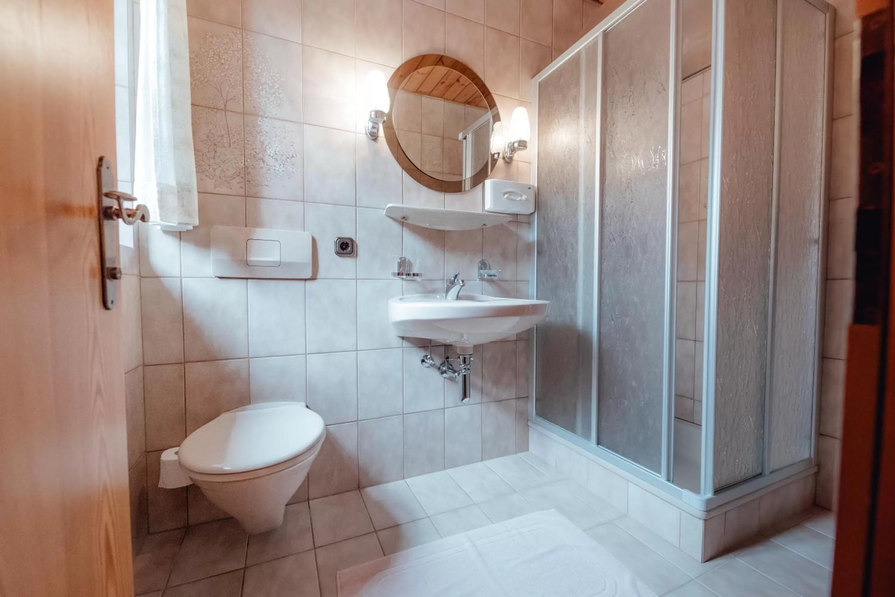Bathroom in Dandler - Zimmer und Ferienwohnungen