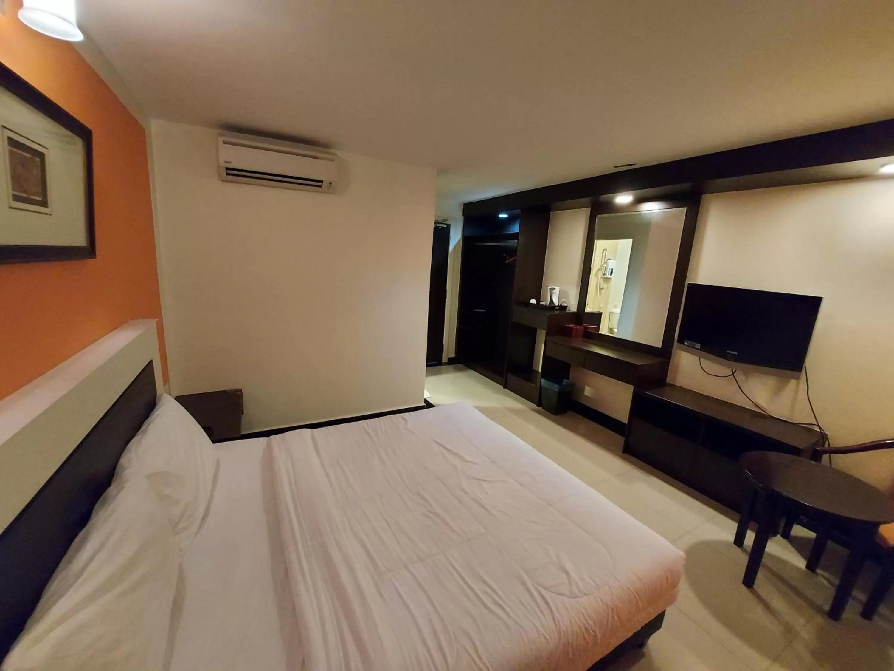 Bed in HOTEL SAHARA SDN BHD